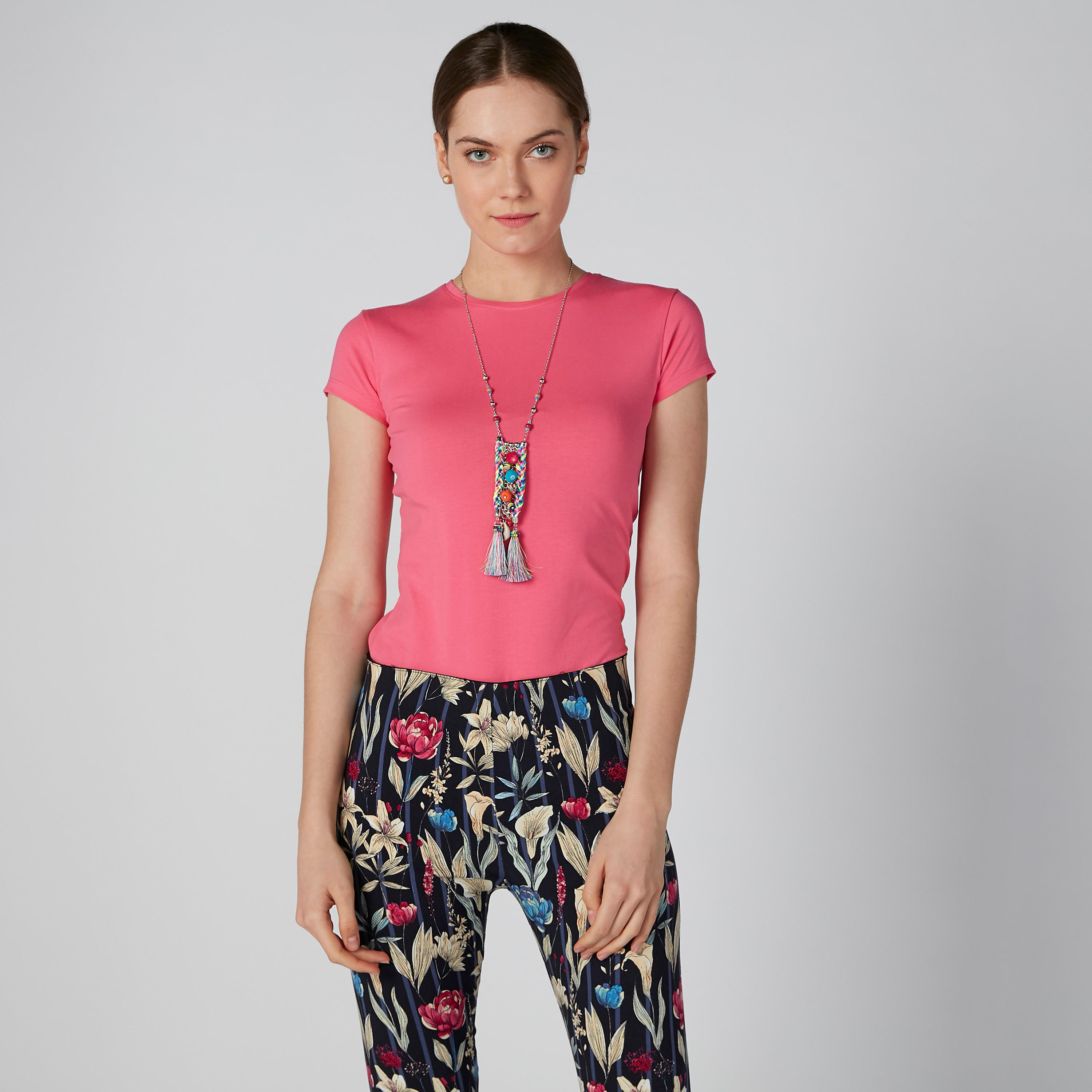 تيشيرت سادة بياقة مستديرة وأكمام كاب-women-clothing-tshirts-image-1