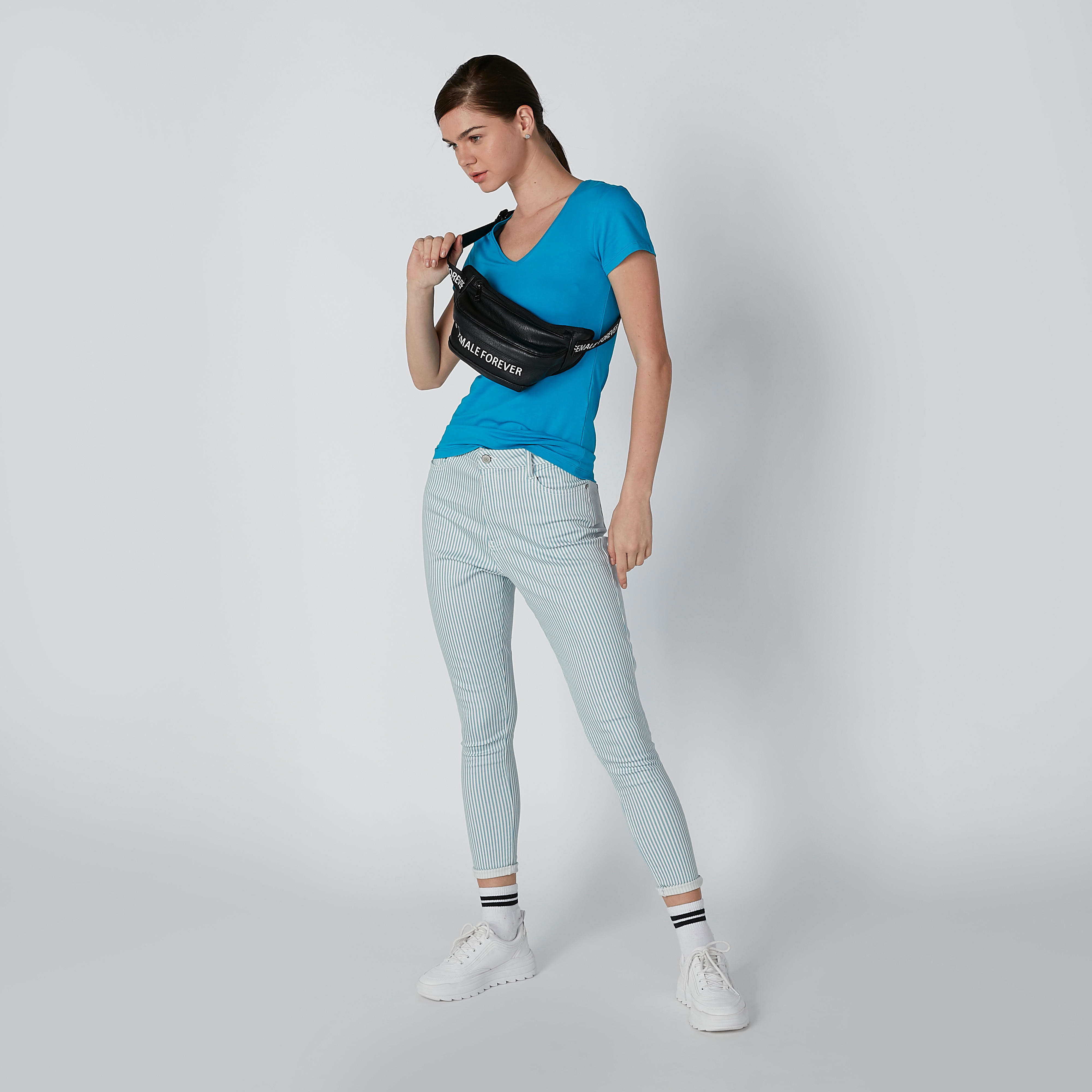 تيشيرت سادة بياقة V وأكمام قصيرة-women-clothing-tshirts-image-1