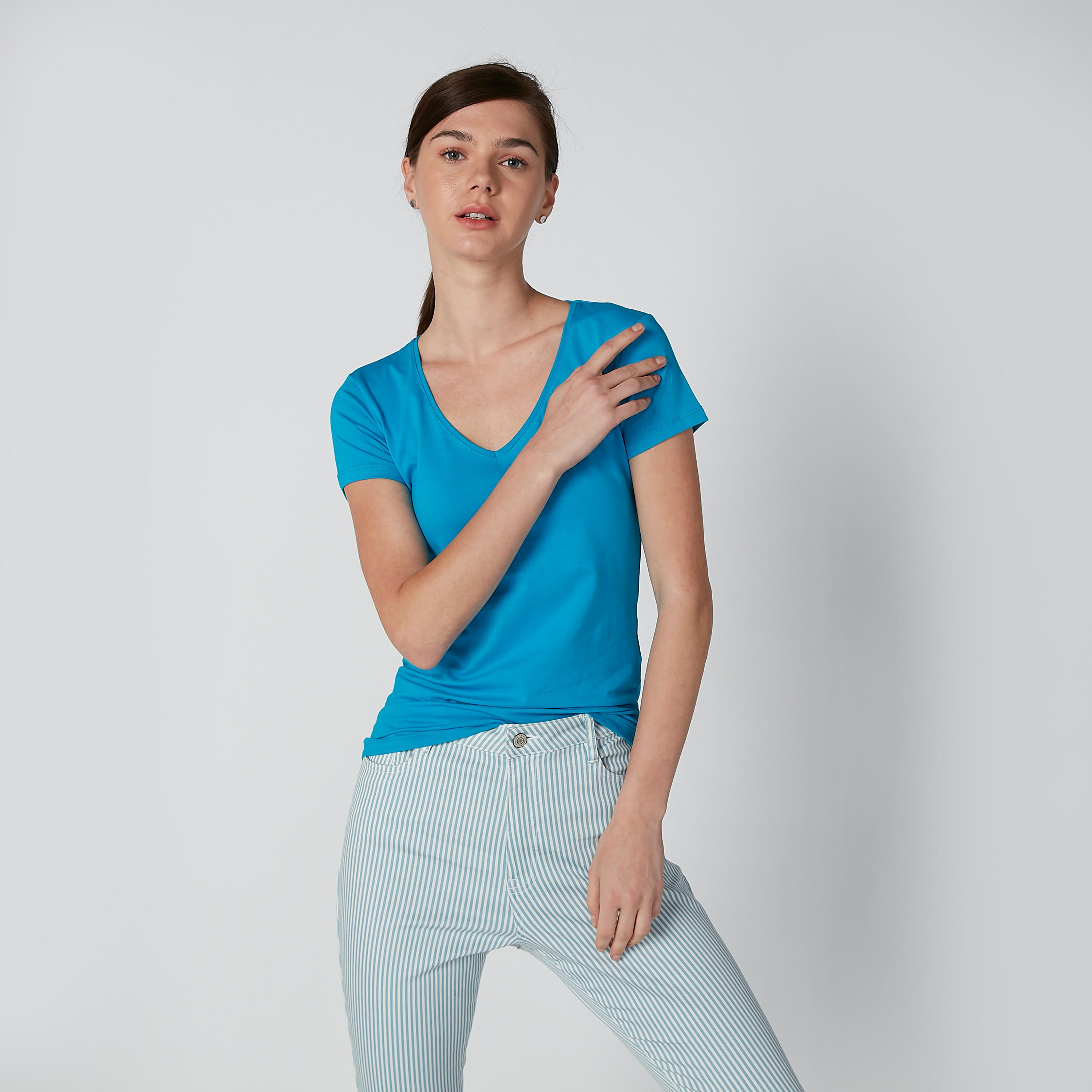 تيشيرت سادة بياقة V وأكمام قصيرة-women-clothing-tshirts-image-3