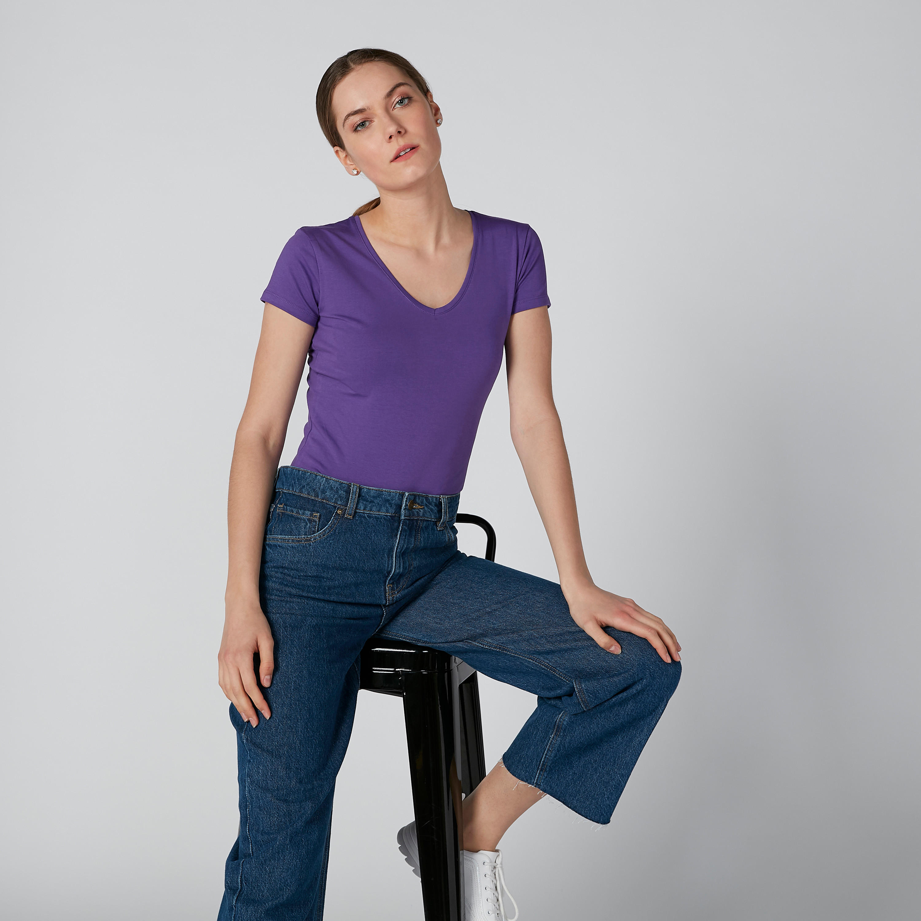 تيشيرت سادة بياقة V وأكمام قصيرة-women-clothing-tshirts-image-1
