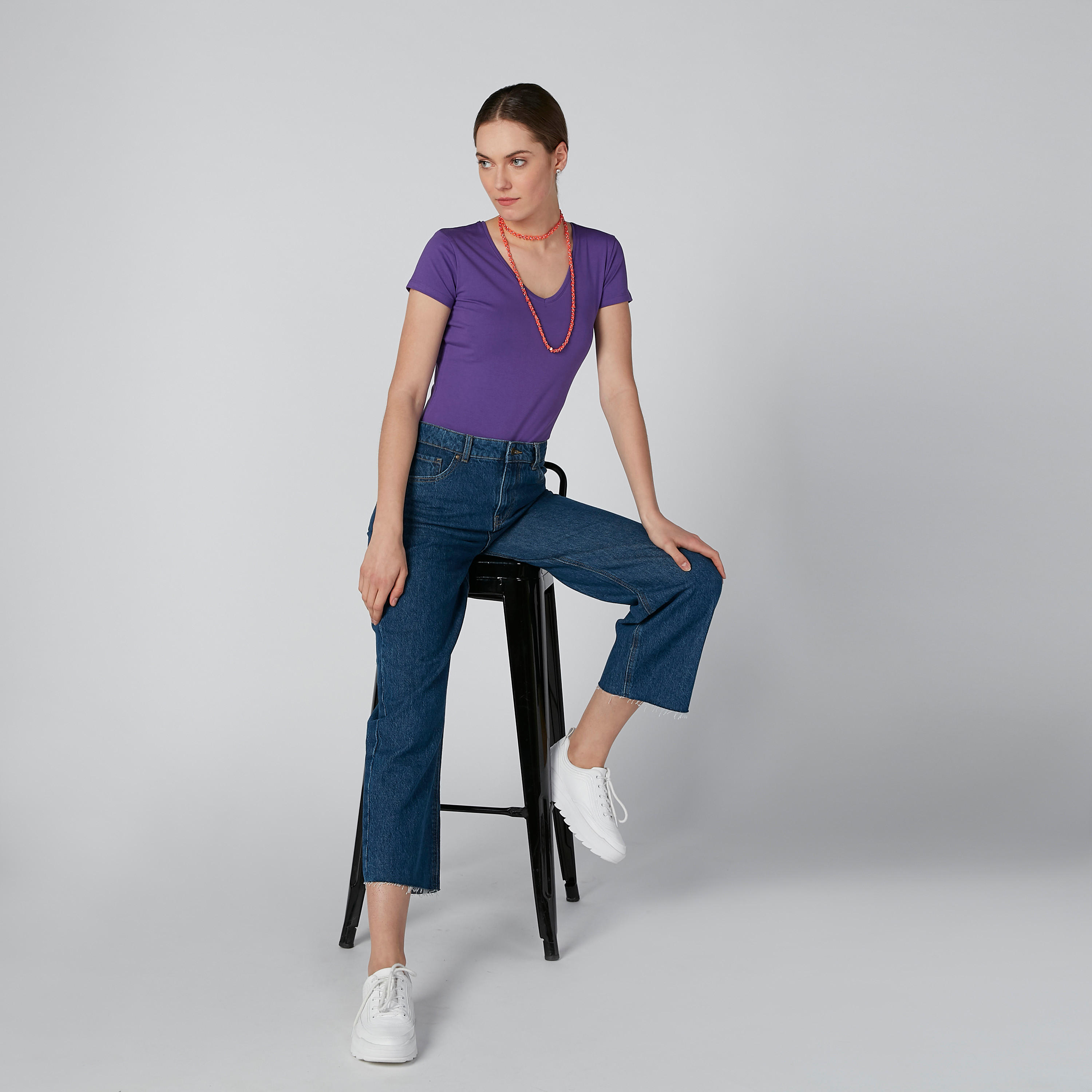 تيشيرت سادة بياقة V وأكمام قصيرة-women-clothing-tshirts-image-3
