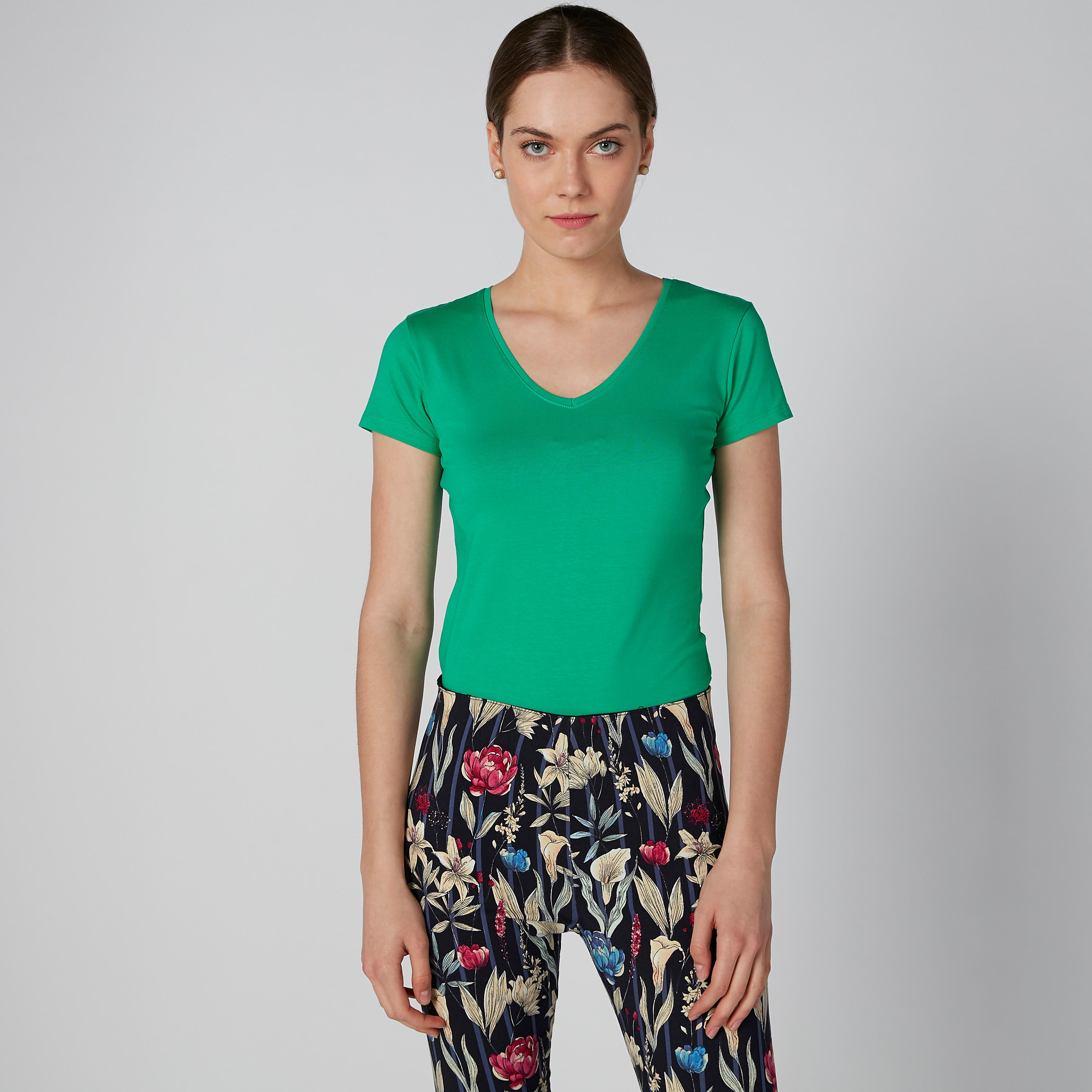 تيشيرت سادة بياقة V وأكمام قصيرة-women-clothing-tshirts-image-1