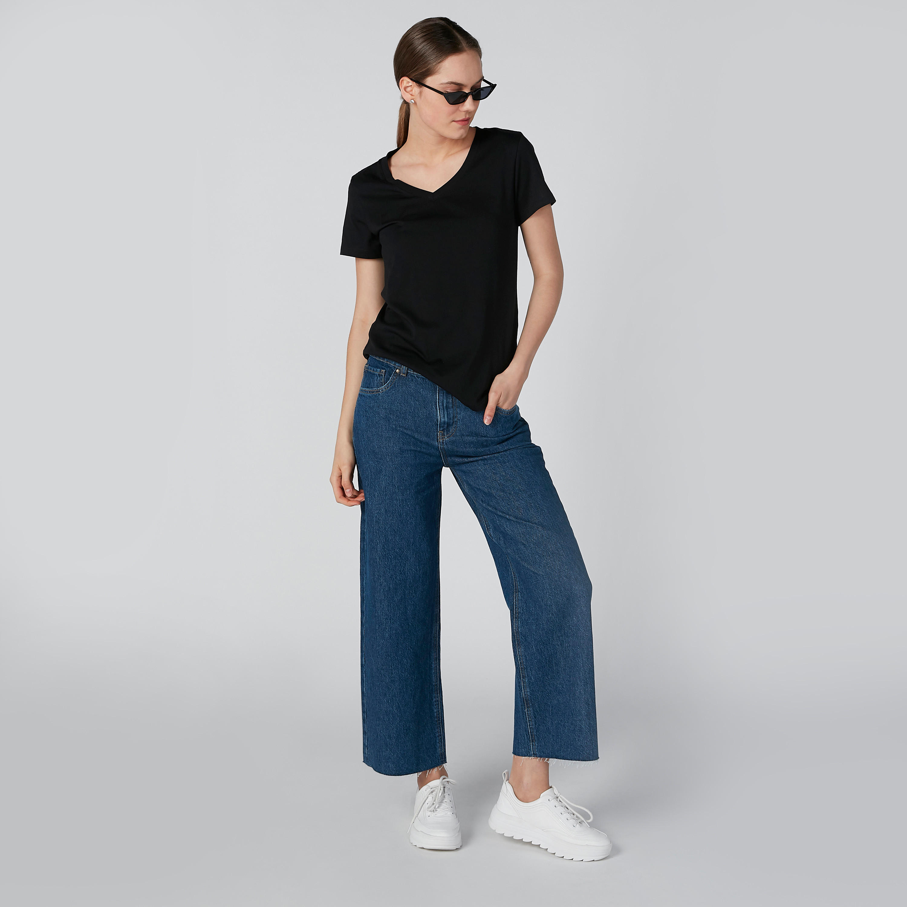 تيشيرت سادة بياقة في وأكمام قصيرة-women-clothing-tshirts-image-2