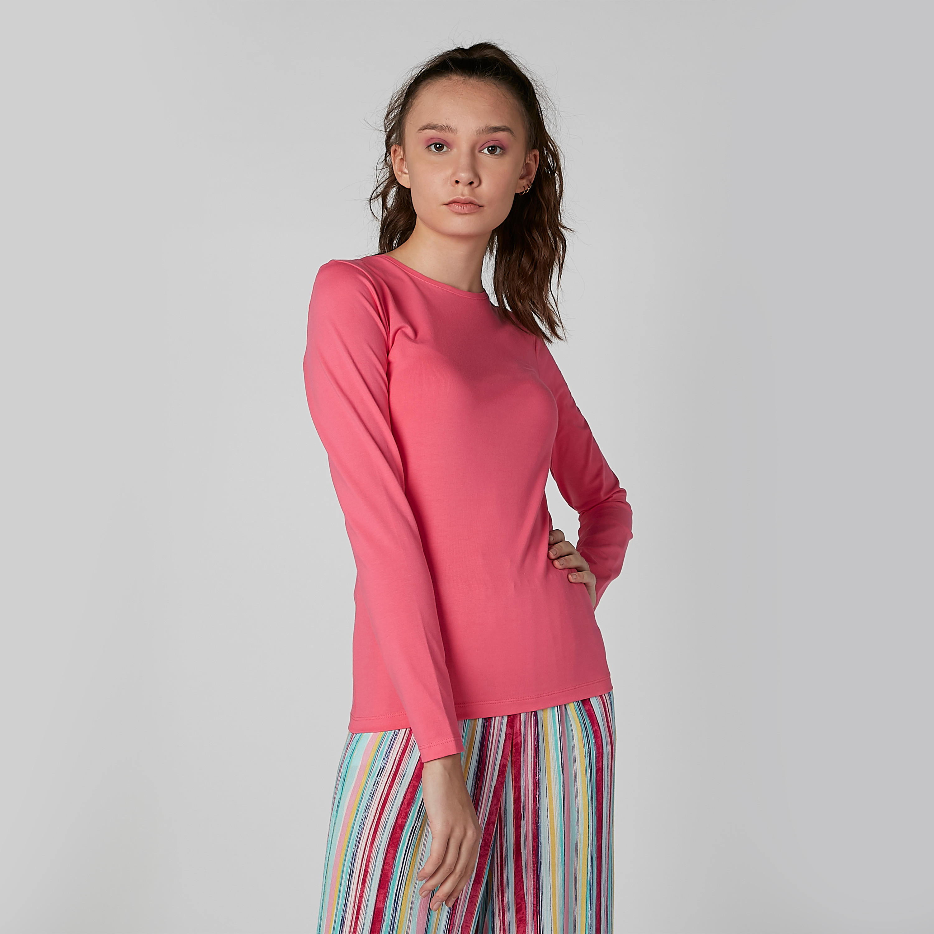 تيشيرت سادة بياقة مستديرة وأكمام طويلة-women-clothing-tshirts-image-2