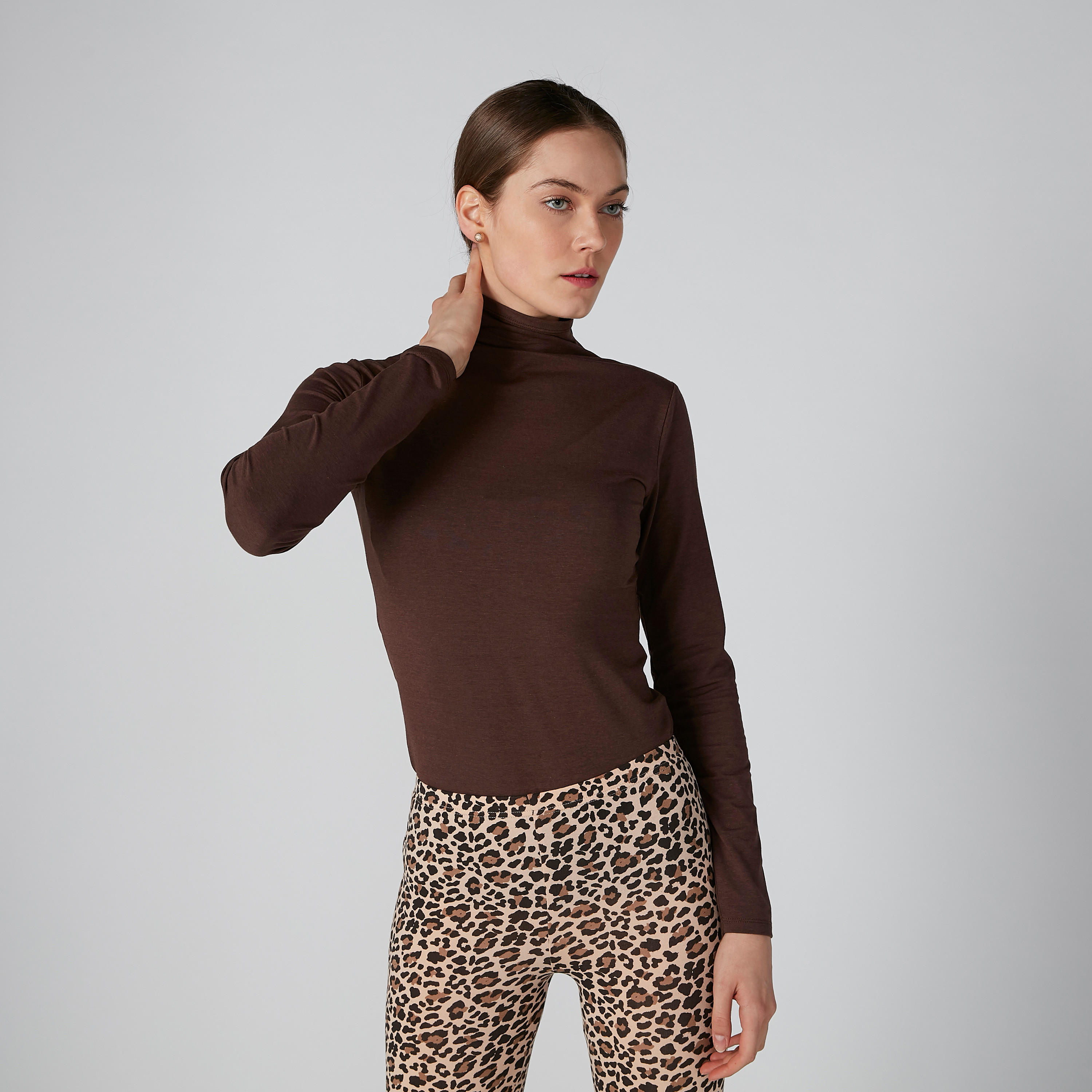 تيشيرت سادة بياقة عالية وأكمام طويلة-women-clothing-tshirts-image-1
