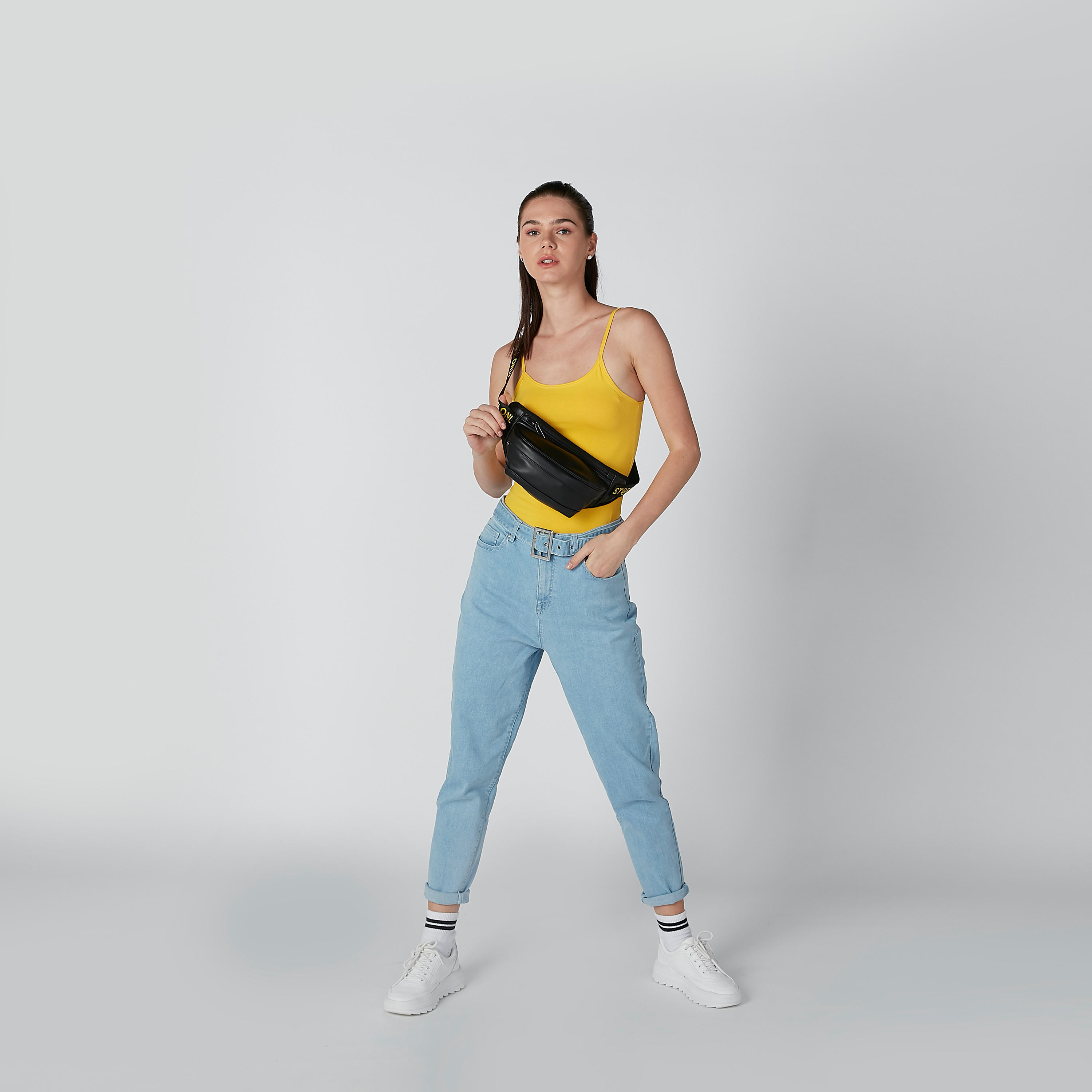 بلوزة كامي بحمّالات رفيعة وياقة عميقة-women-clothing-tshirts-image-1