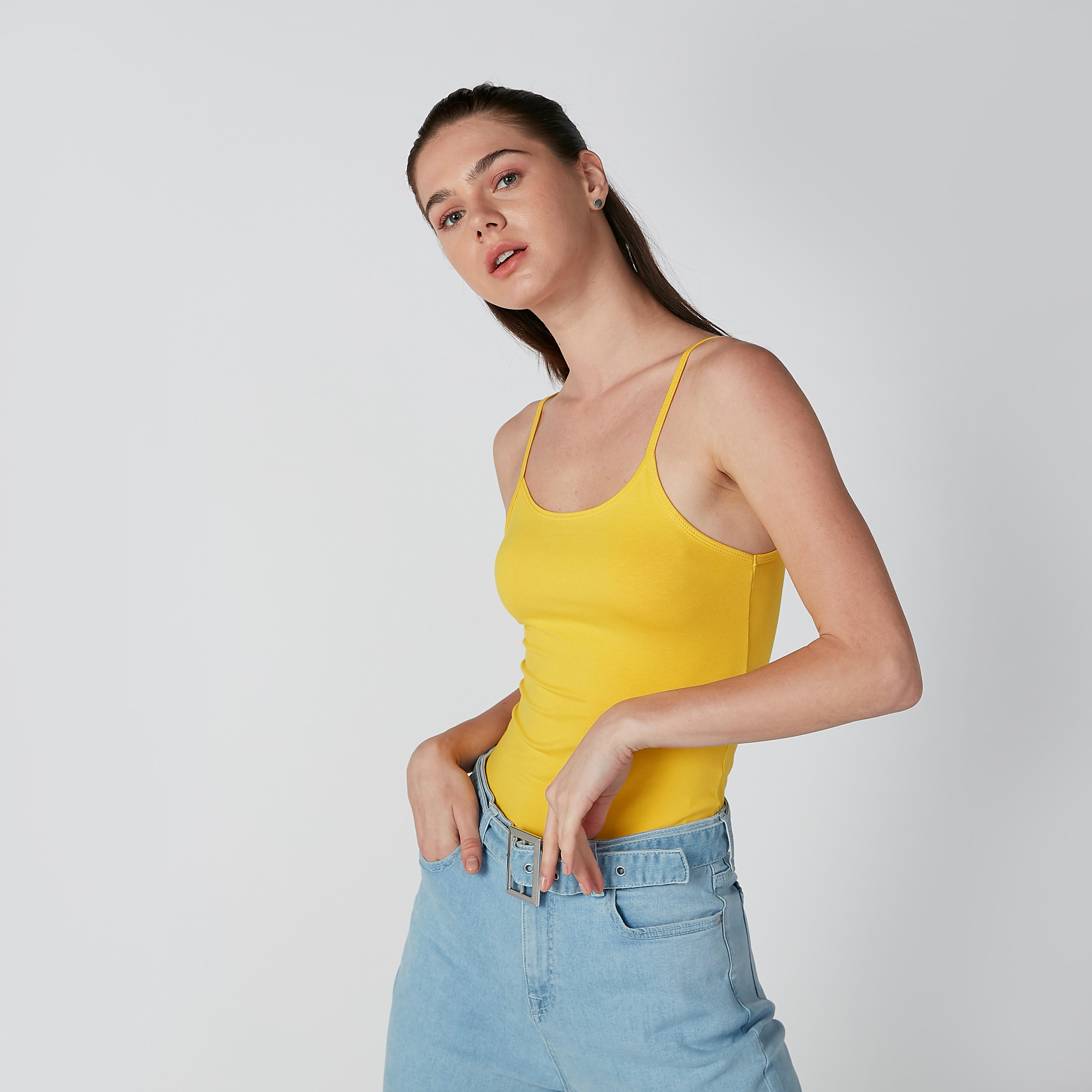 بلوزة كامي بحمّالات رفيعة وياقة عميقة-women-clothing-tshirts-image-3