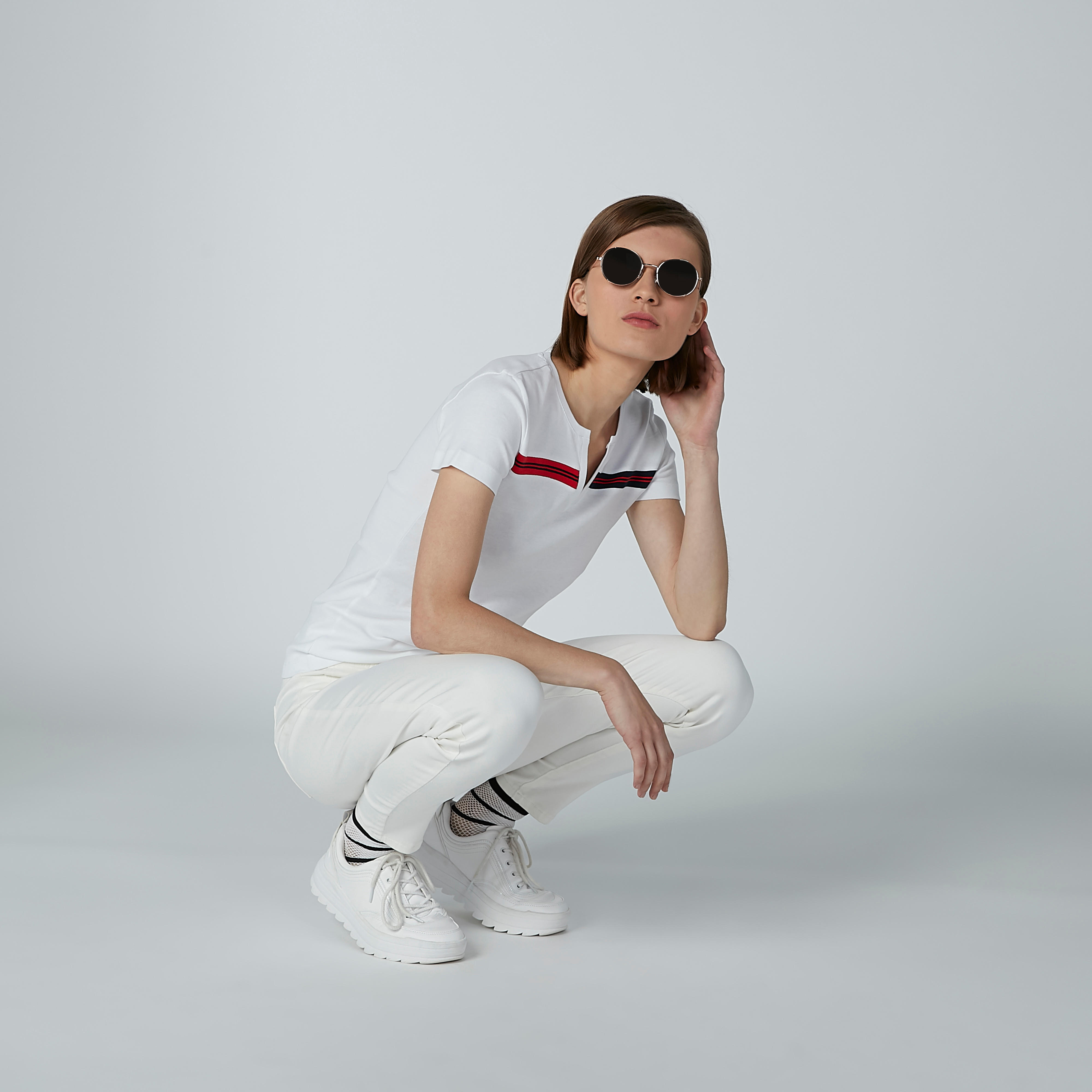 تيشيرت سادة بياقة V وأكمام قصيرة-women-clothing-tshirts-image-1
