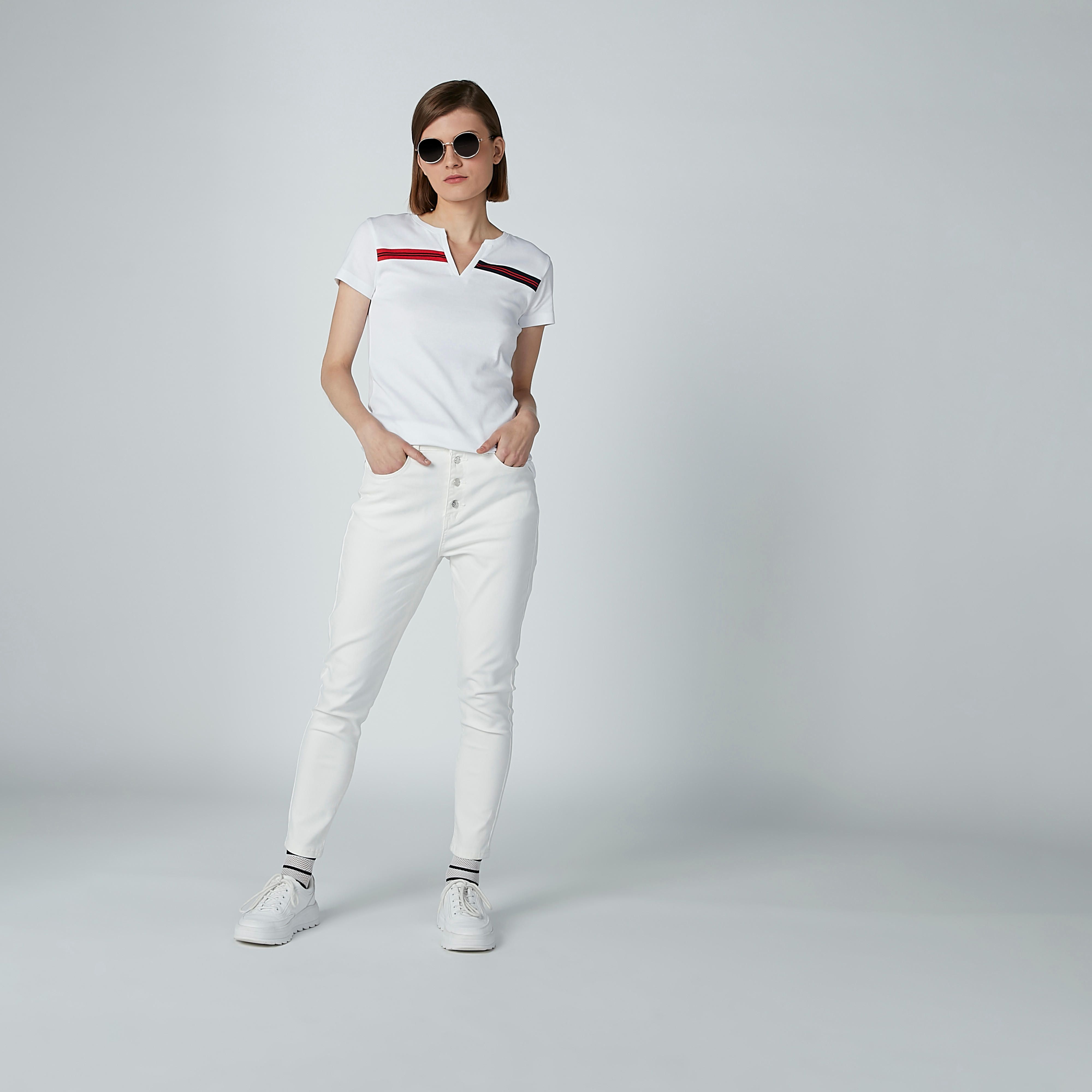 تيشيرت سادة بياقة V وأكمام قصيرة-women-clothing-tshirts-image-4