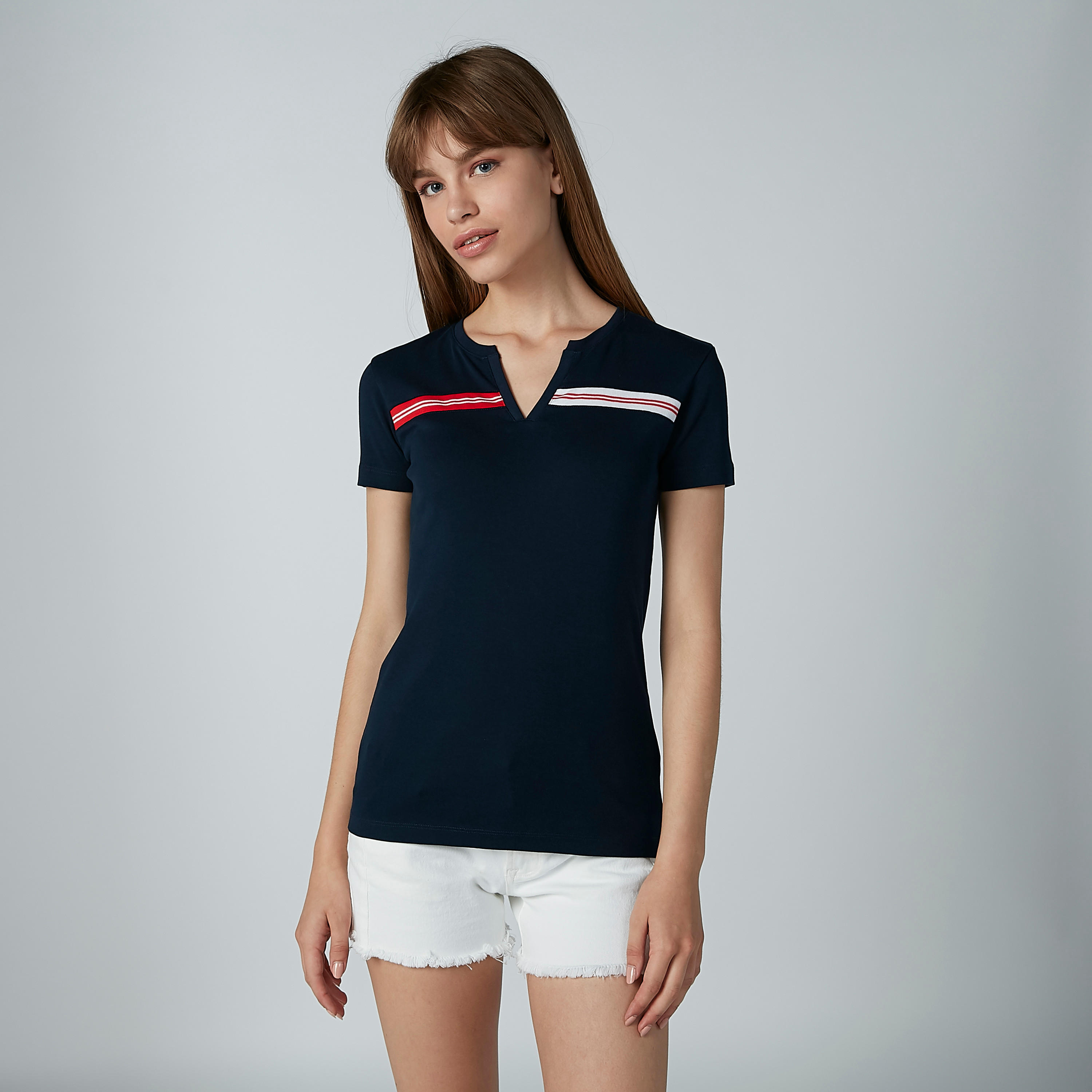 تيشيرت بياقة V وأكمام قصيرة وطبعات-women-clothing-tshirts-image-1