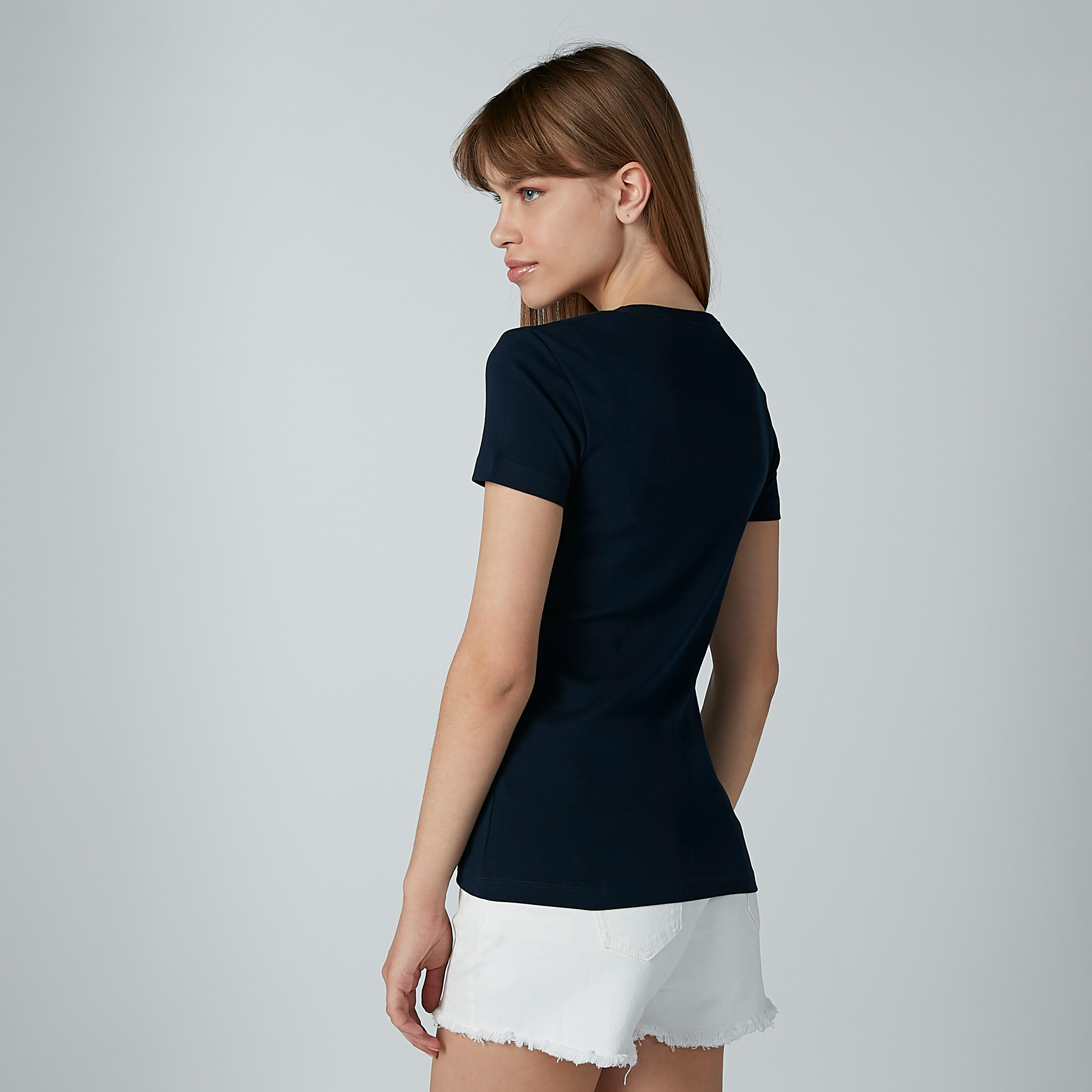 تيشيرت بياقة V وأكمام قصيرة وطبعات-women-clothing-tshirts-image-3