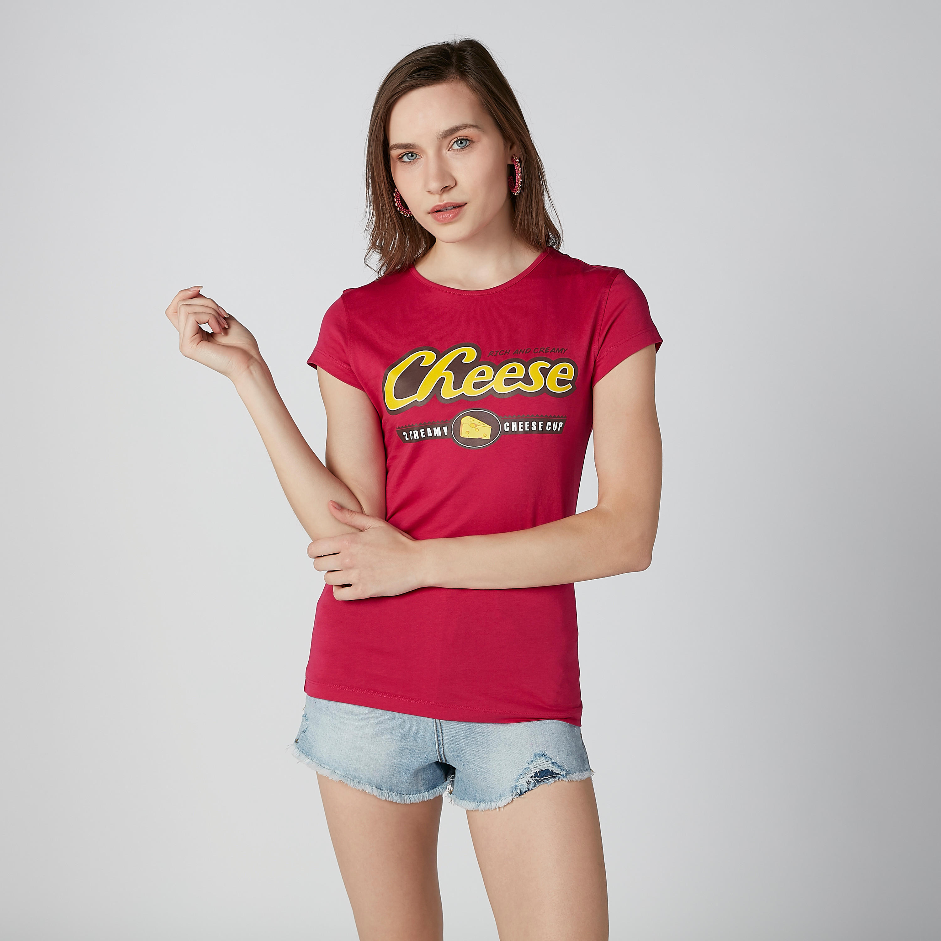 تيشيرت بياقة مستديرة وأكمام كاب وطبعات-women-clothing-tshirts-image-2