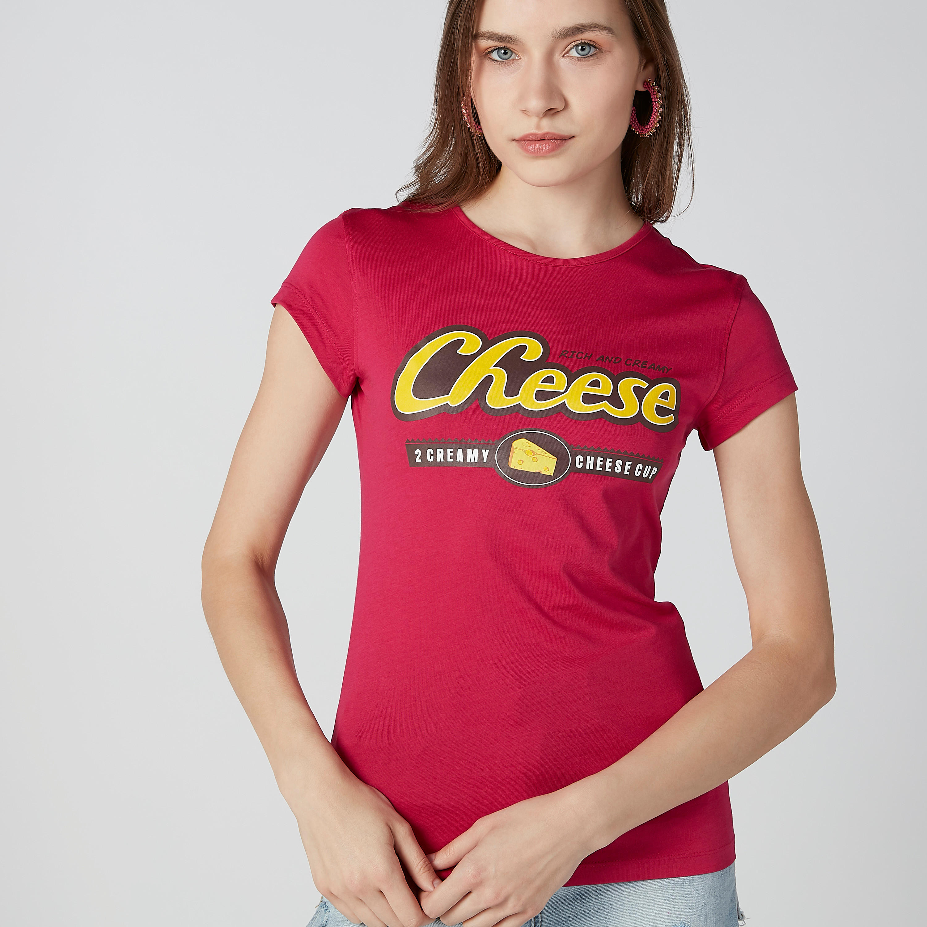 تيشيرت بياقة مستديرة وأكمام كاب وطبعات-women-clothing-tshirts-image-4