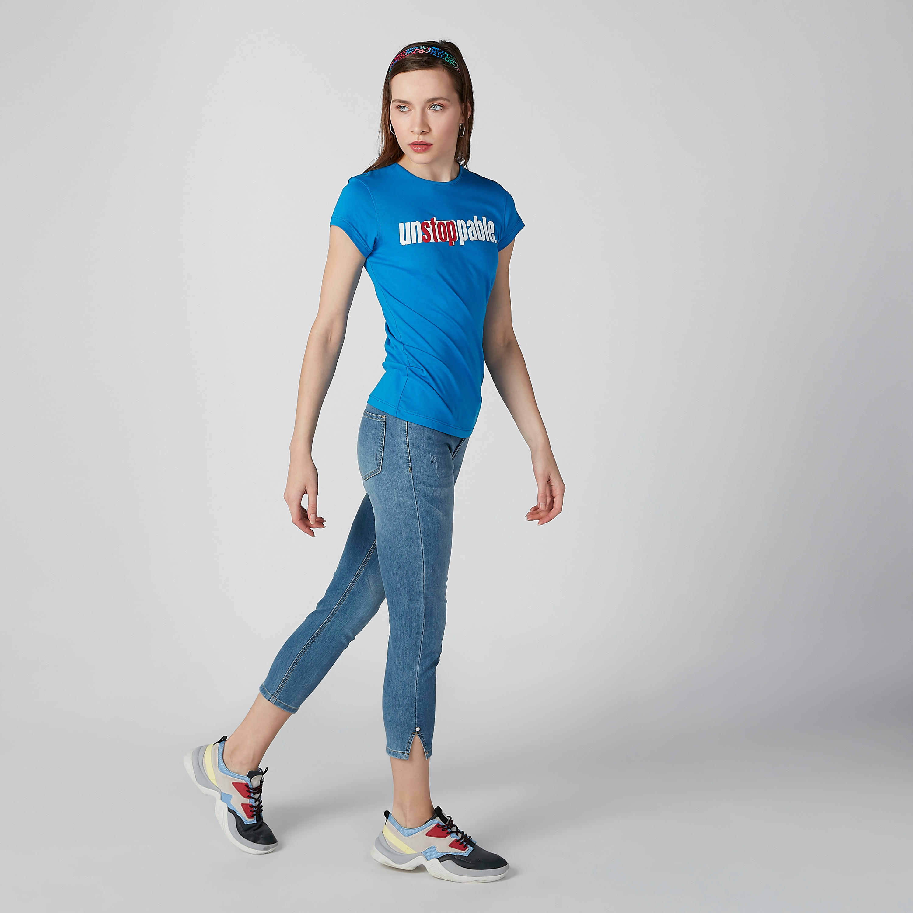 تيشيرت بياقة مستديرة وأكمام كاب وطبعات-women-clothing-tshirts-image-3