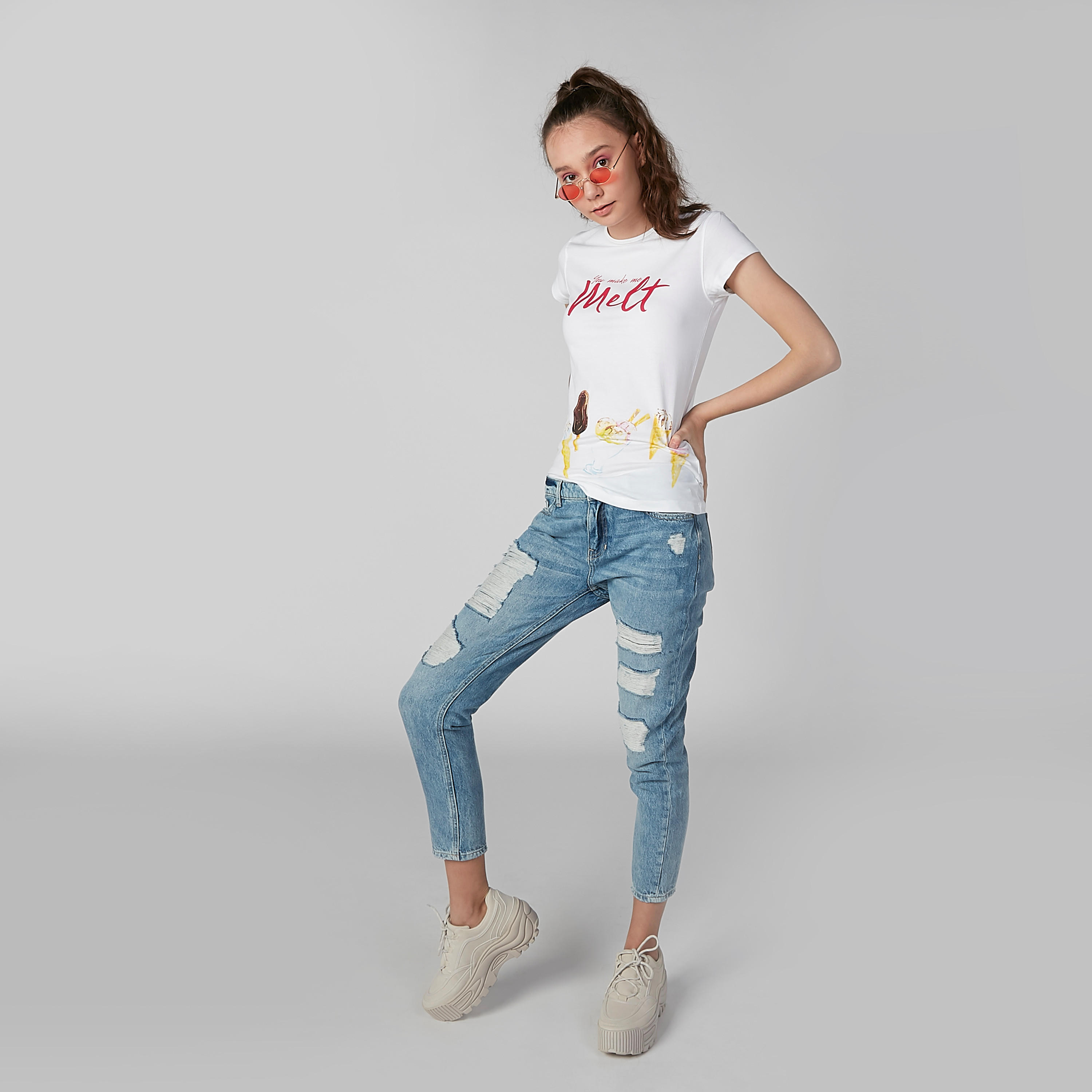 تيشيرت بياقة مستديرة وأكمام كاب مع طبعات-women-clothing-tshirts-image-1