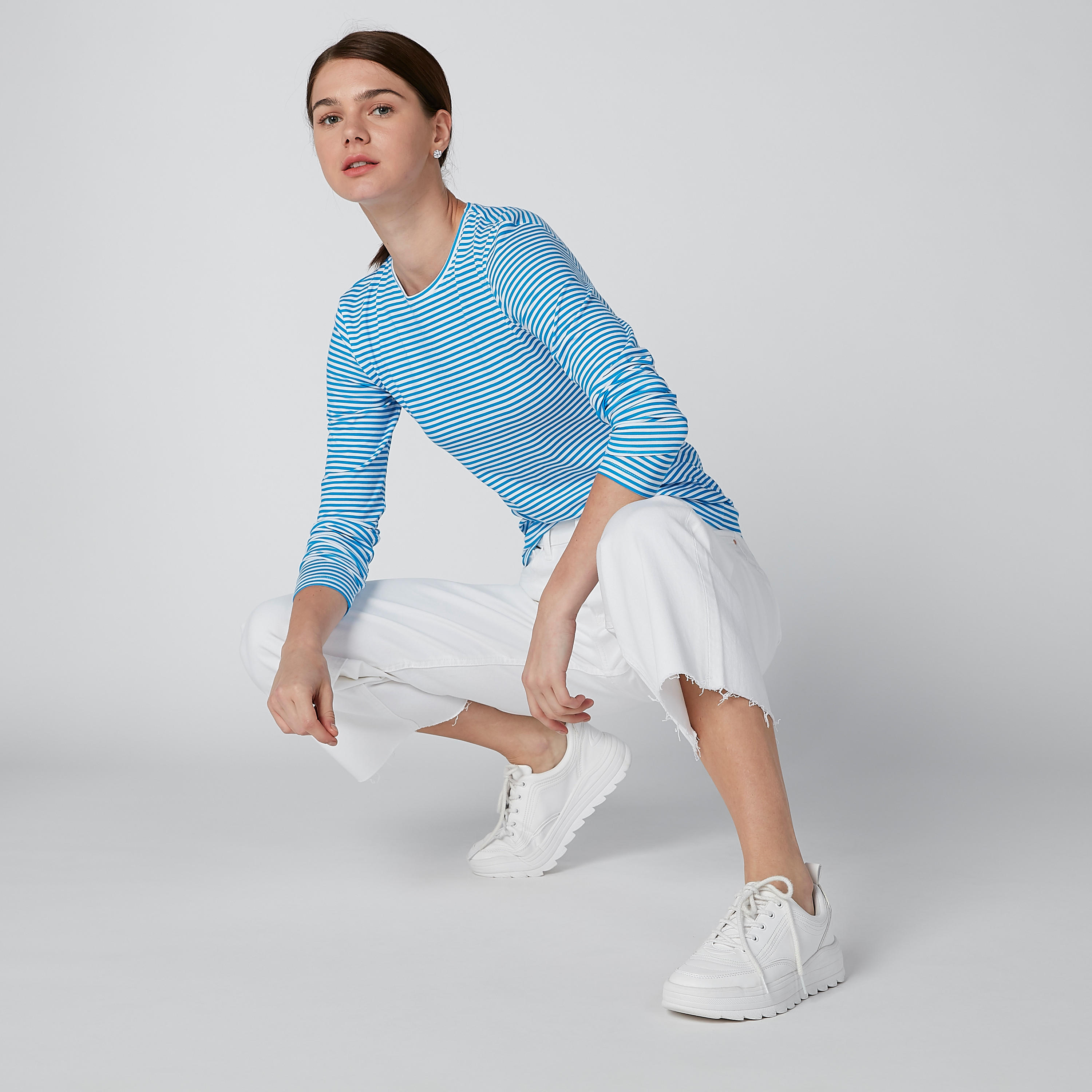 تيشيرت مقلم بياقة مستديرة وأكمام طويلة-women-clothing-tshirts-image-1