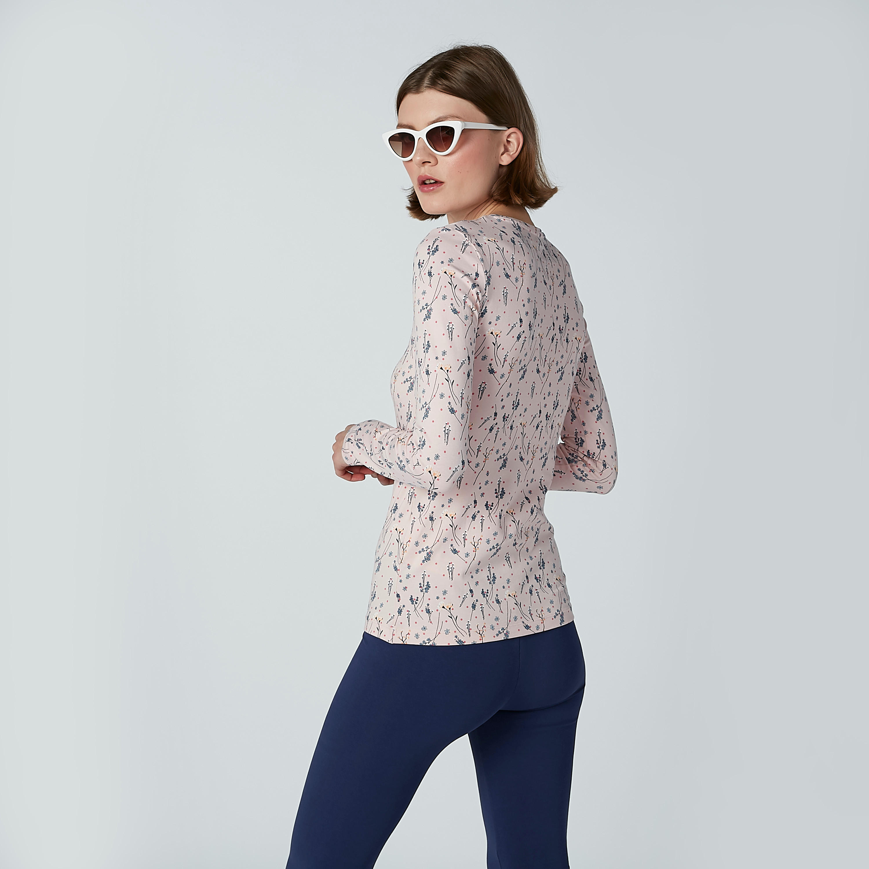 تيشيرت بياقة مستديرة وأكمام طويلة وطبعات-women-clothing-tshirts-image-3