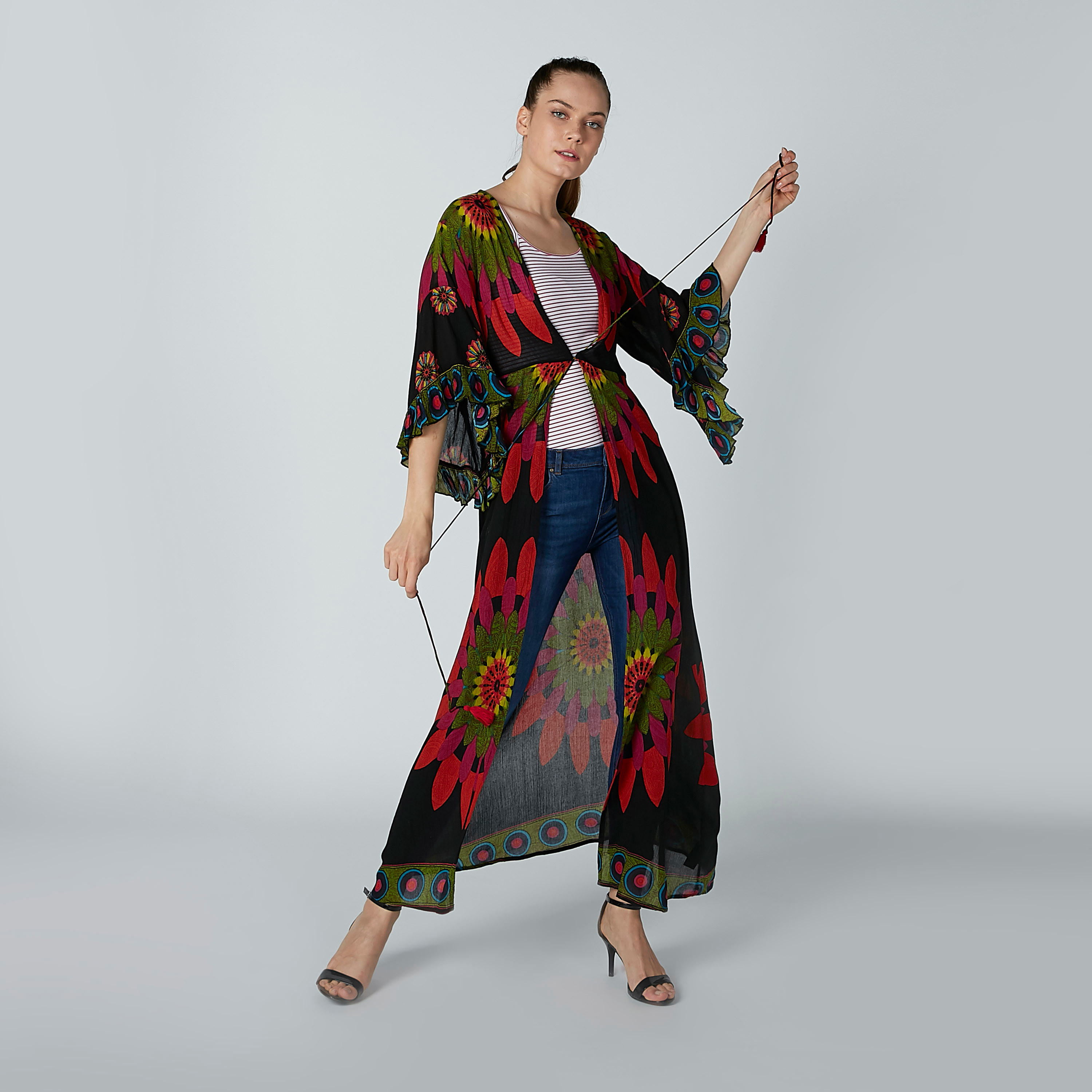 بلوزة كامي مقلّمة بياقة عميقة وحمّالات رفيعة-women-clothing-tshirts-image-2