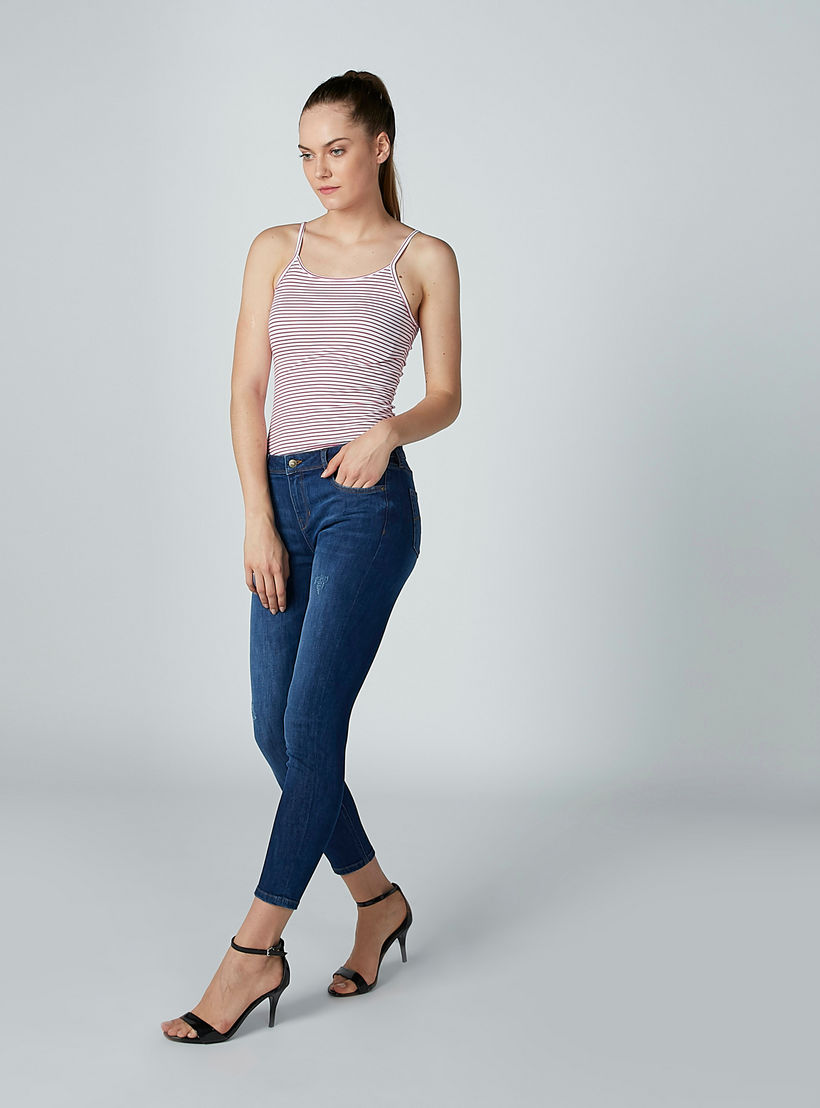 بلوزة كامي مقلّمة بياقة عميقة وحمّالات رفيعة-women-clothing-tshirts-image-3