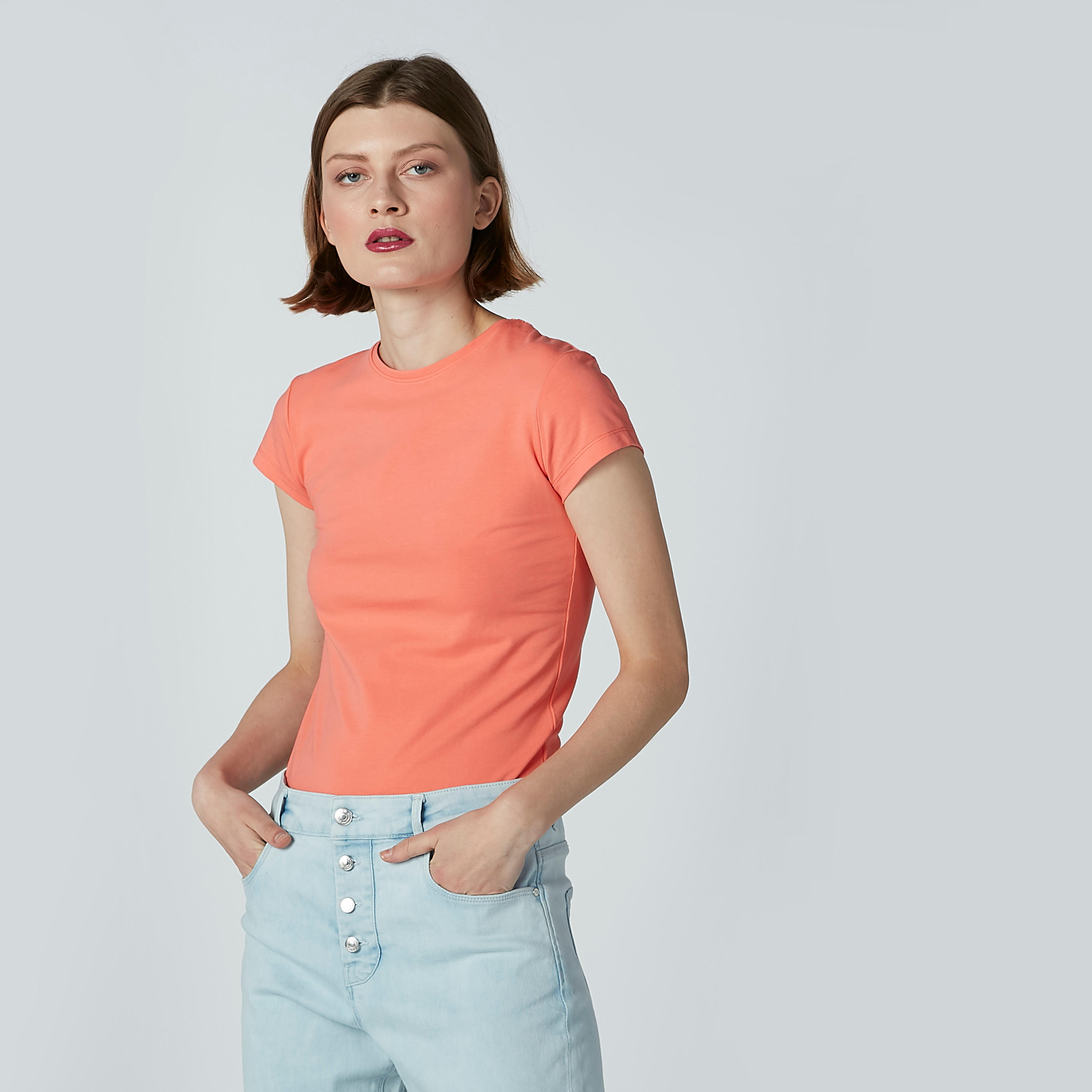 تيشرت سادة بياقة مستديرة وأكمام قصيرة-women-clothing-tshirts-image-1