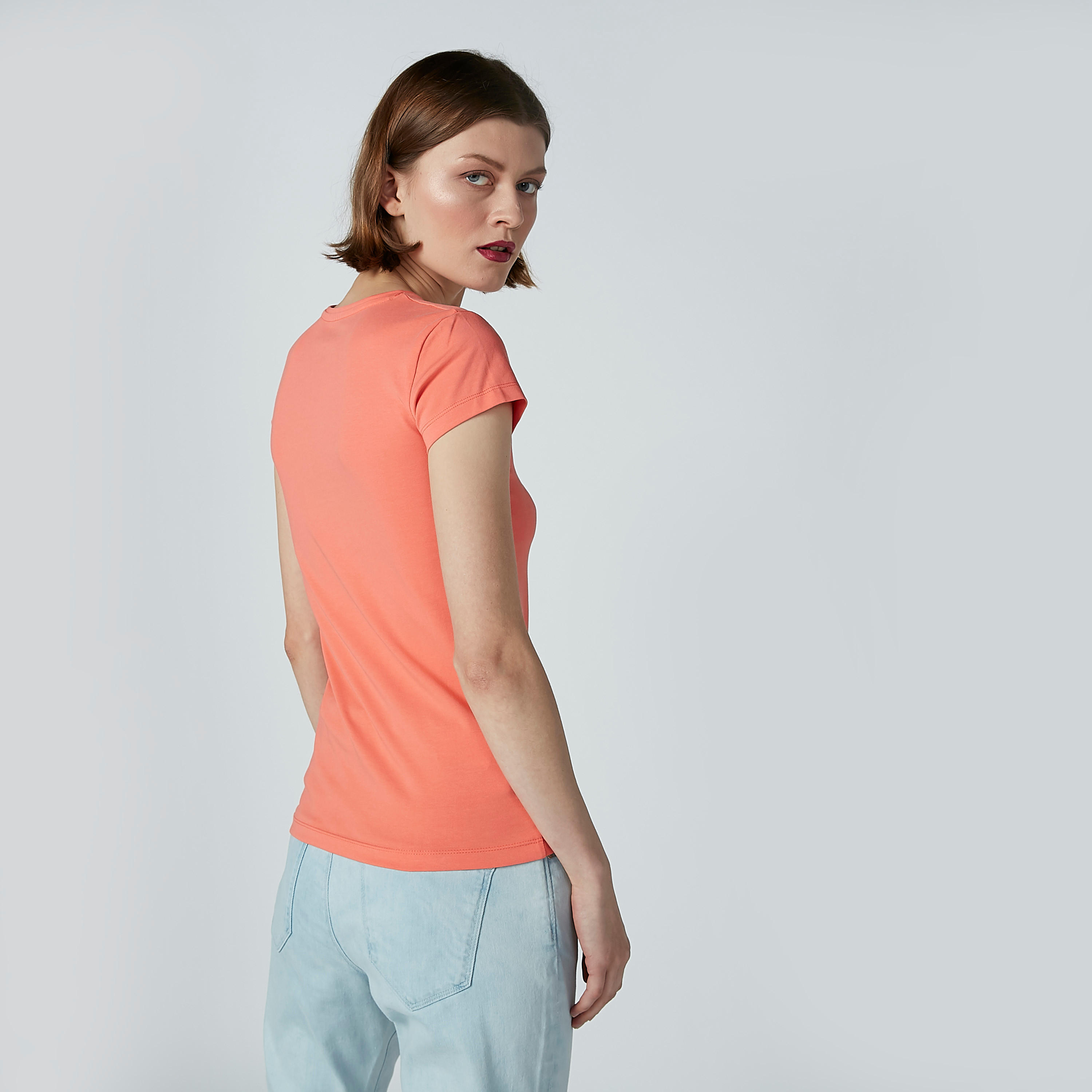 تيشرت سادة بياقة مستديرة وأكمام قصيرة-women-clothing-tshirts-image-3