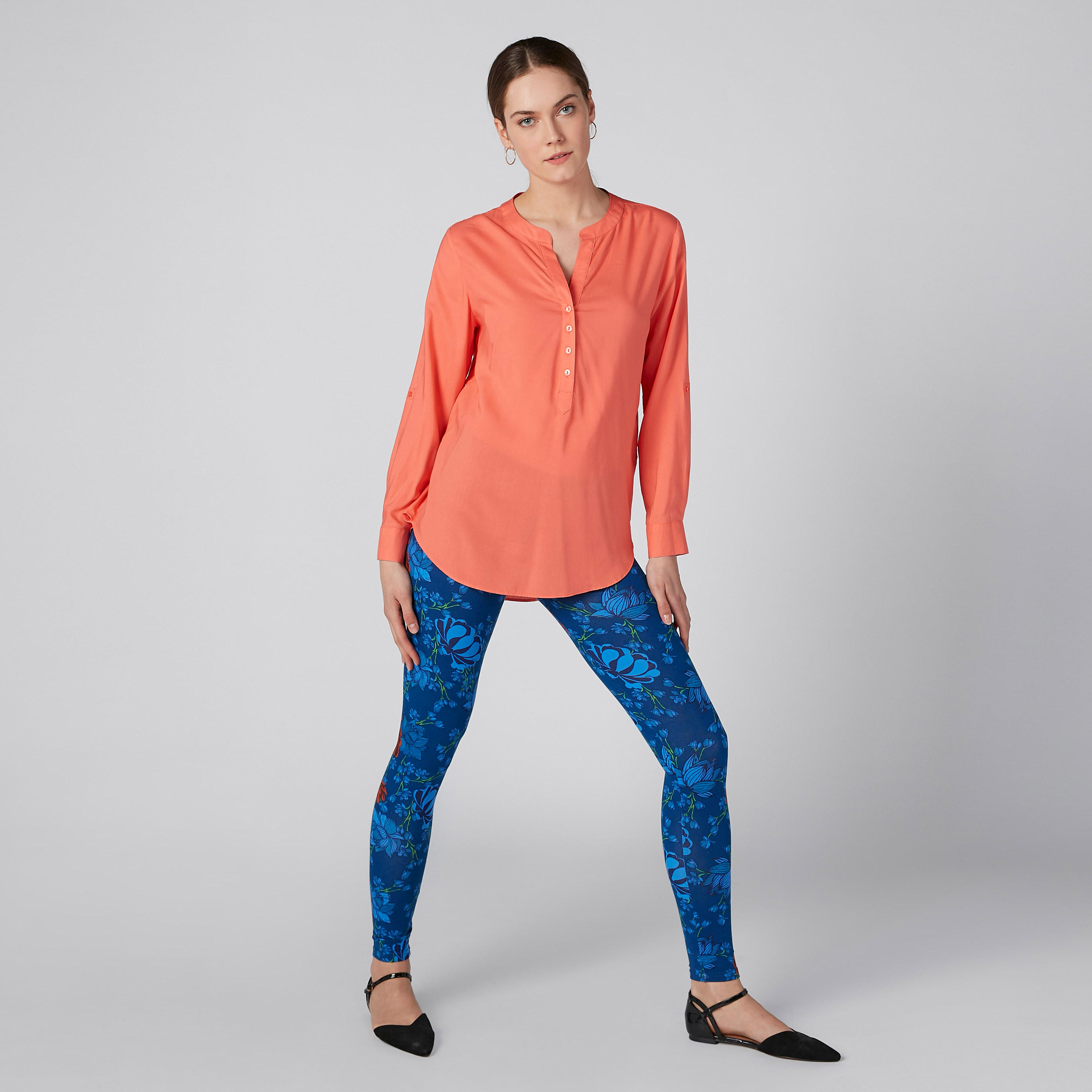 بلوزة سادة بياقة V وأكمام طويلة-women-clothing-shirtsandblouses-blouses-image-1