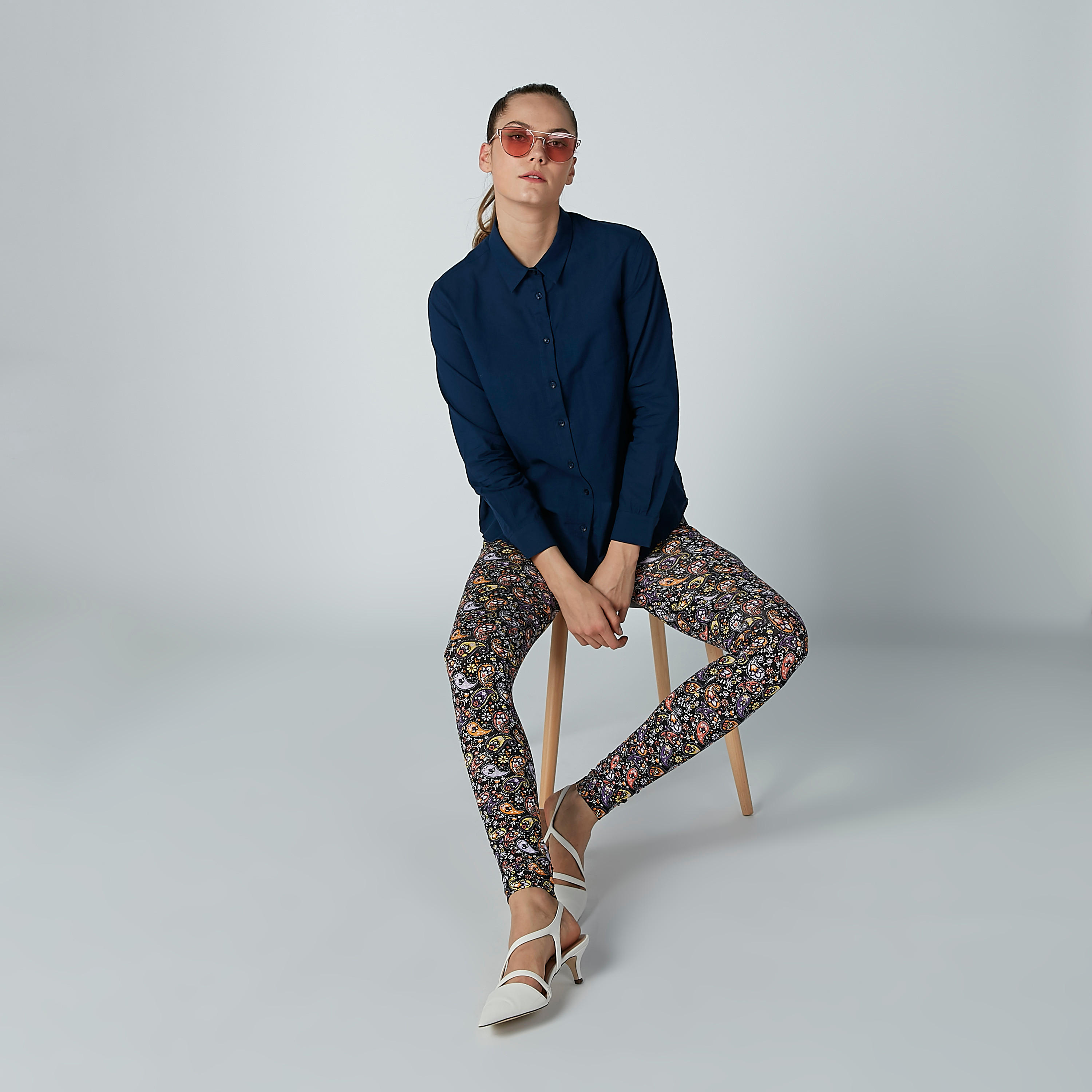 قميص سادة بأكمام طويلة وياقة عادية-women-clothing-shirtsandblouses-shirts-image-2
