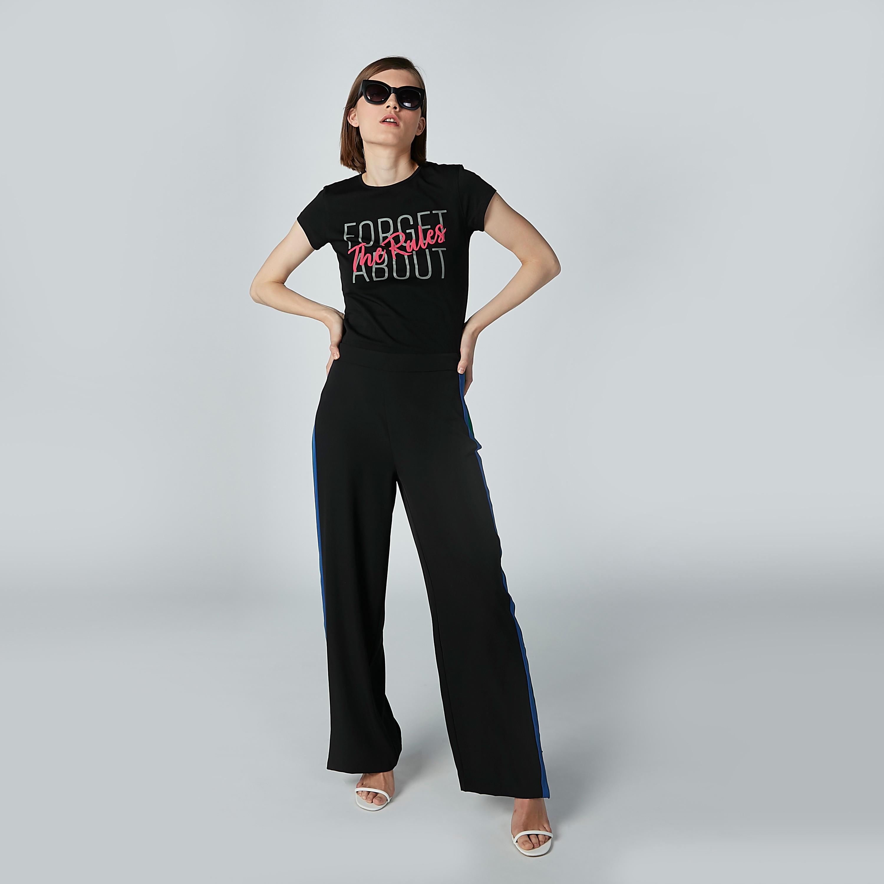 تيشيرت بياقة مستديرة وأكمام كاب وطبعات-women-clothing-tshirts-image-2