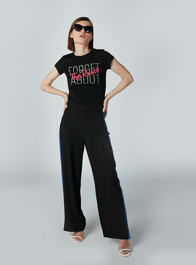 تيشيرت بياقة مستديرة وأكمام كاب وطبعات-women-clothing-tshirts-image-2