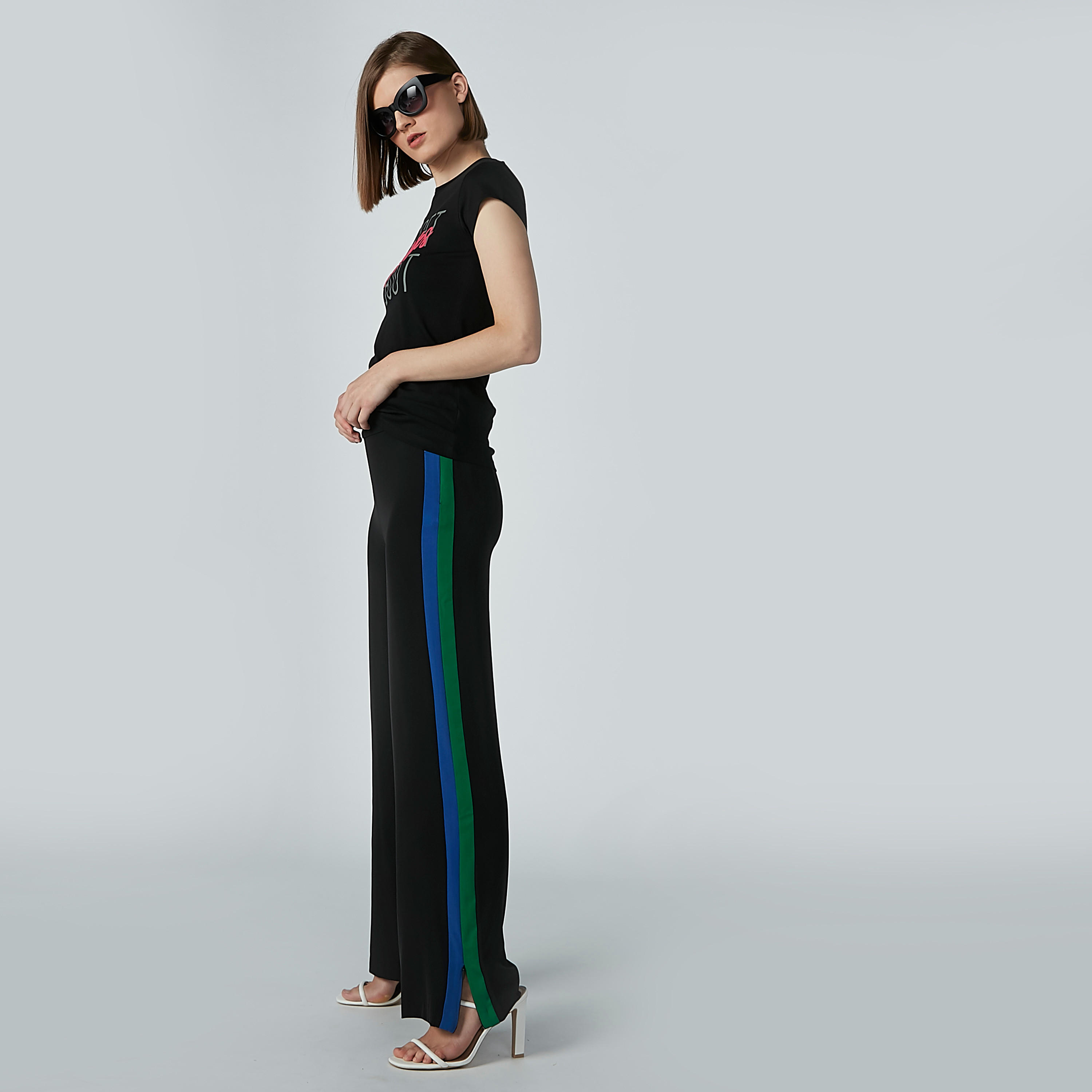 تيشيرت بياقة مستديرة وأكمام كاب وطبعات-women-clothing-tshirts-image-3