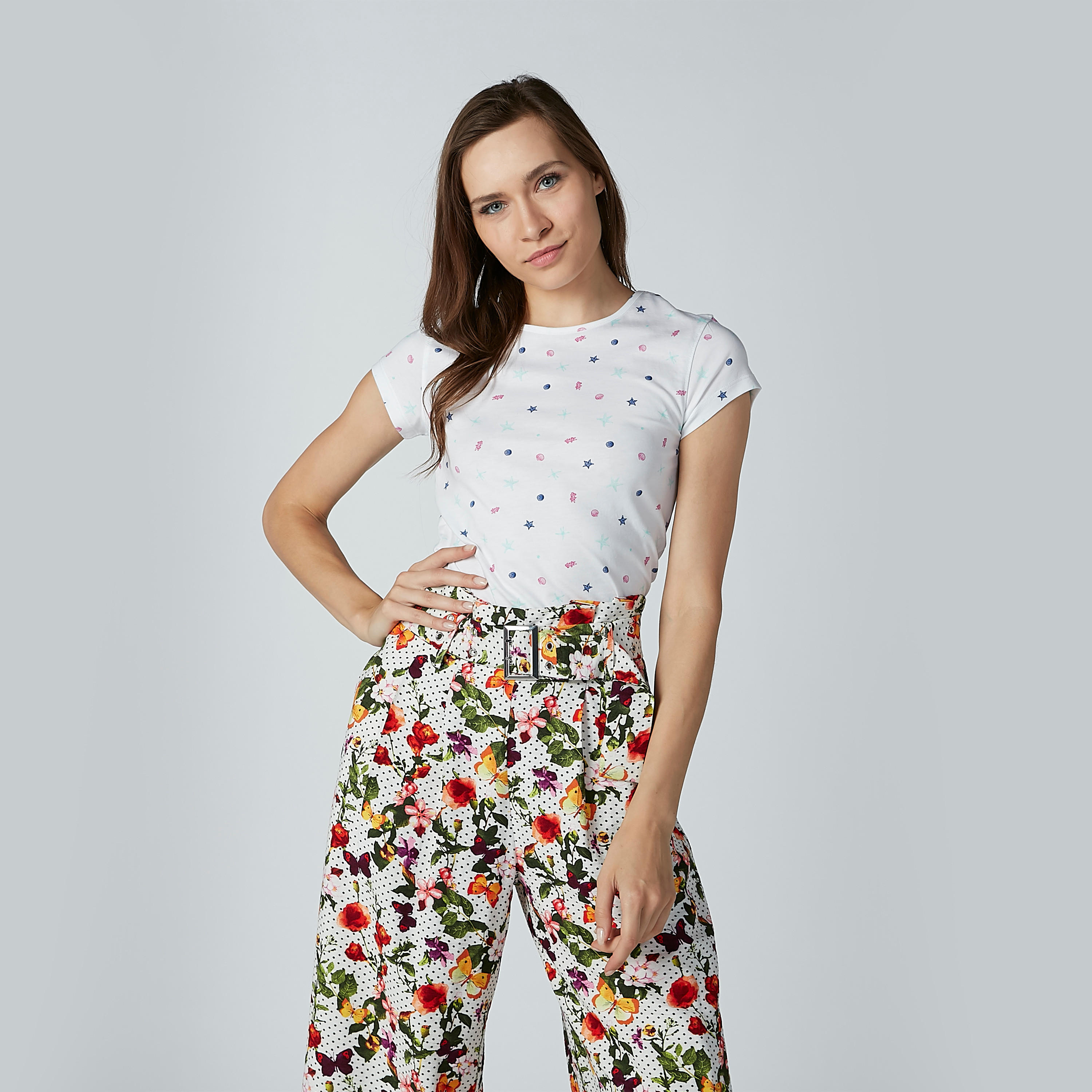 تيشيرت بياقة مستديرة وأكمام كاب وطبعات-women-clothing-tshirts-image-1