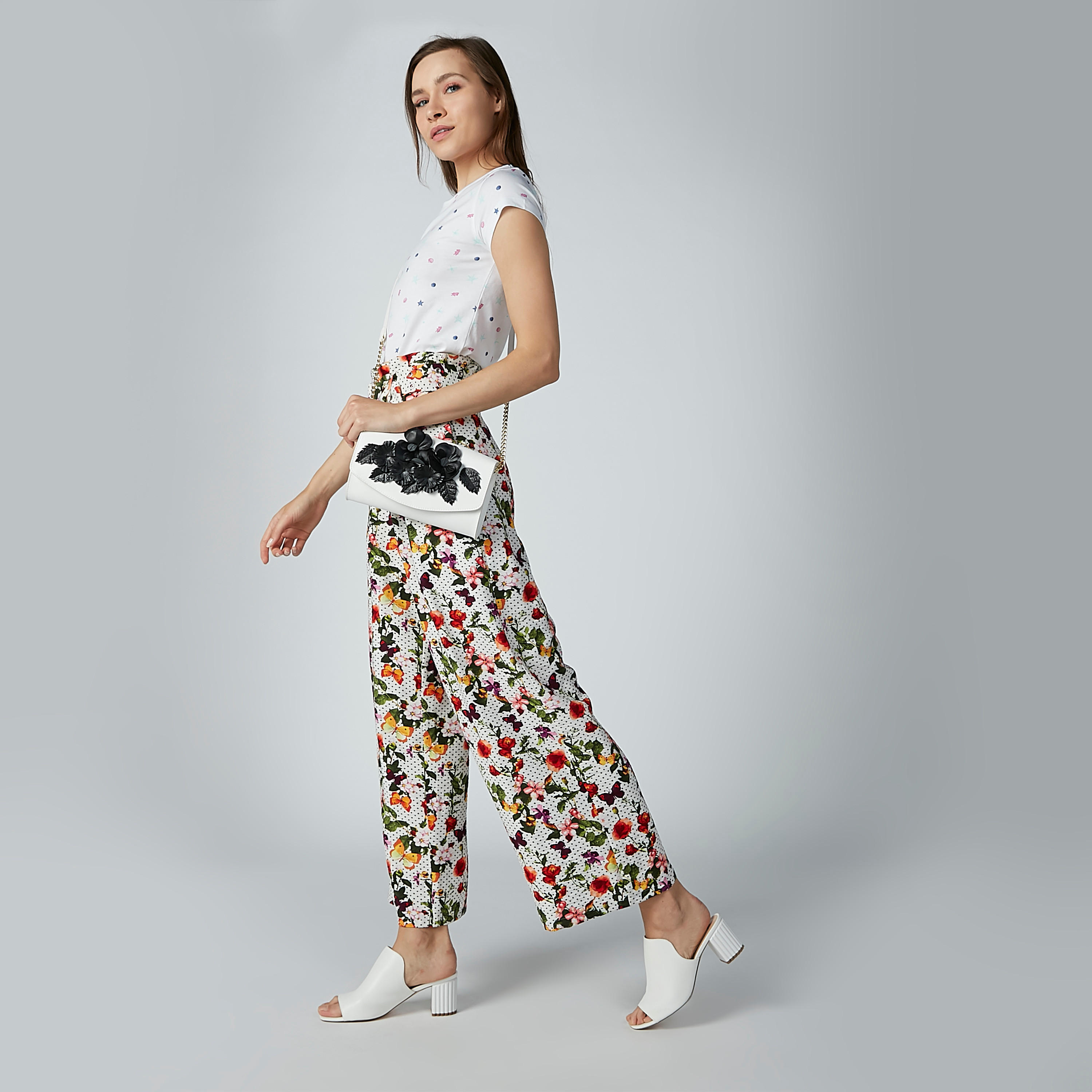 تيشيرت بياقة مستديرة وأكمام كاب وطبعات-women-clothing-tshirts-image-2