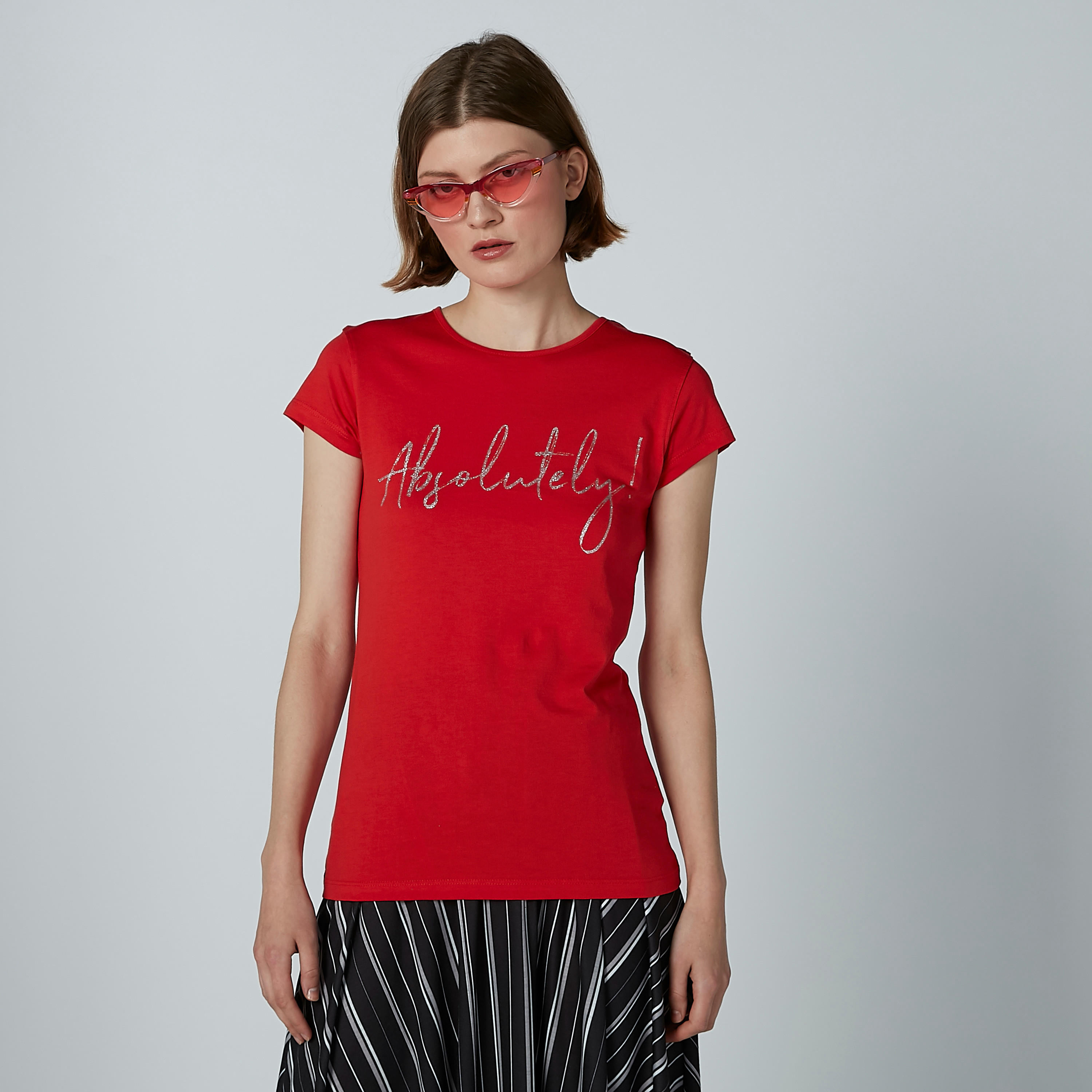 تيشيرت بياقة مستديرة وأكمام كاب وطبعات-women-clothing-tshirts-image-3