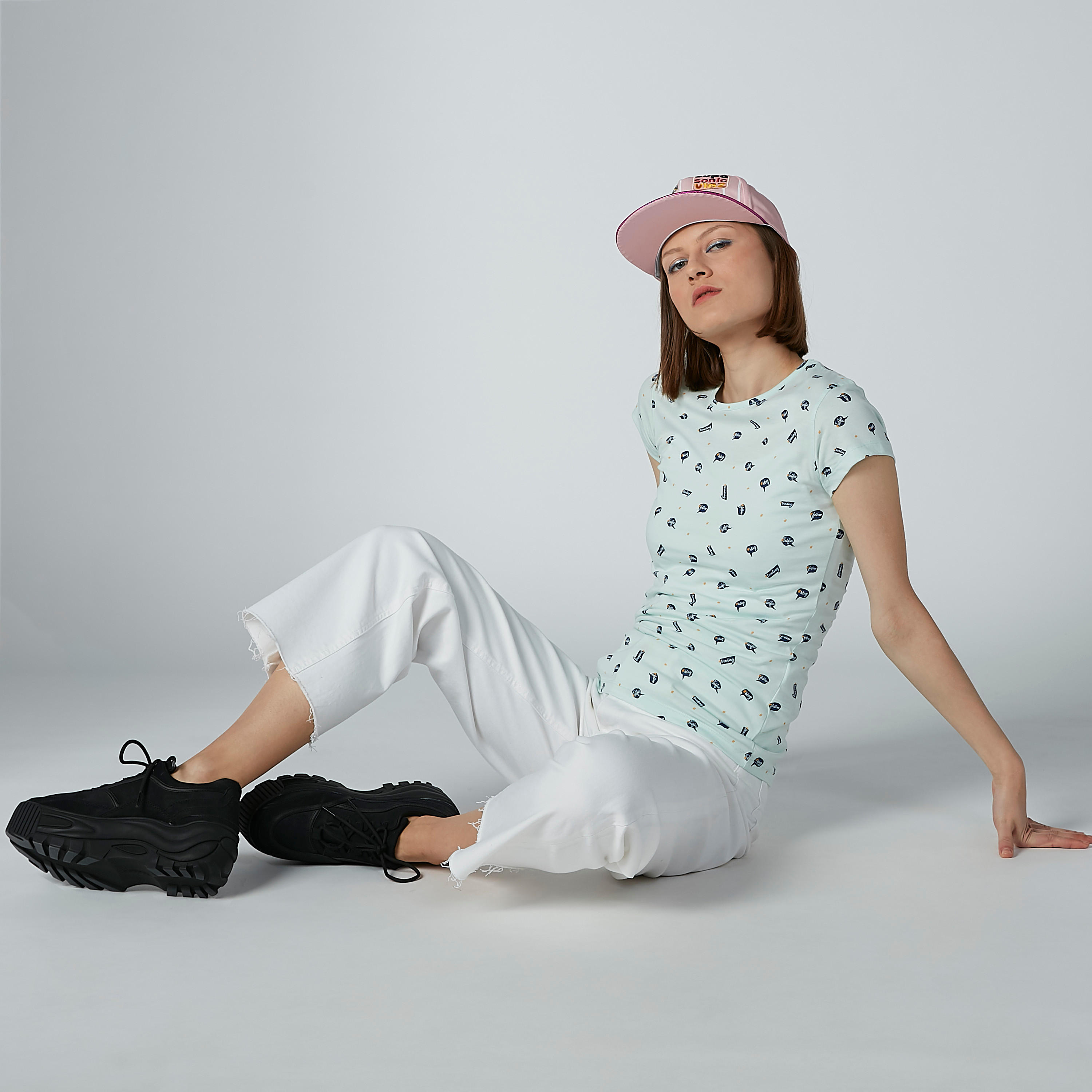 تيشيرت بياقة مستديرة وأكمام كاب مع طبعات-women-clothing-tshirts-image-2