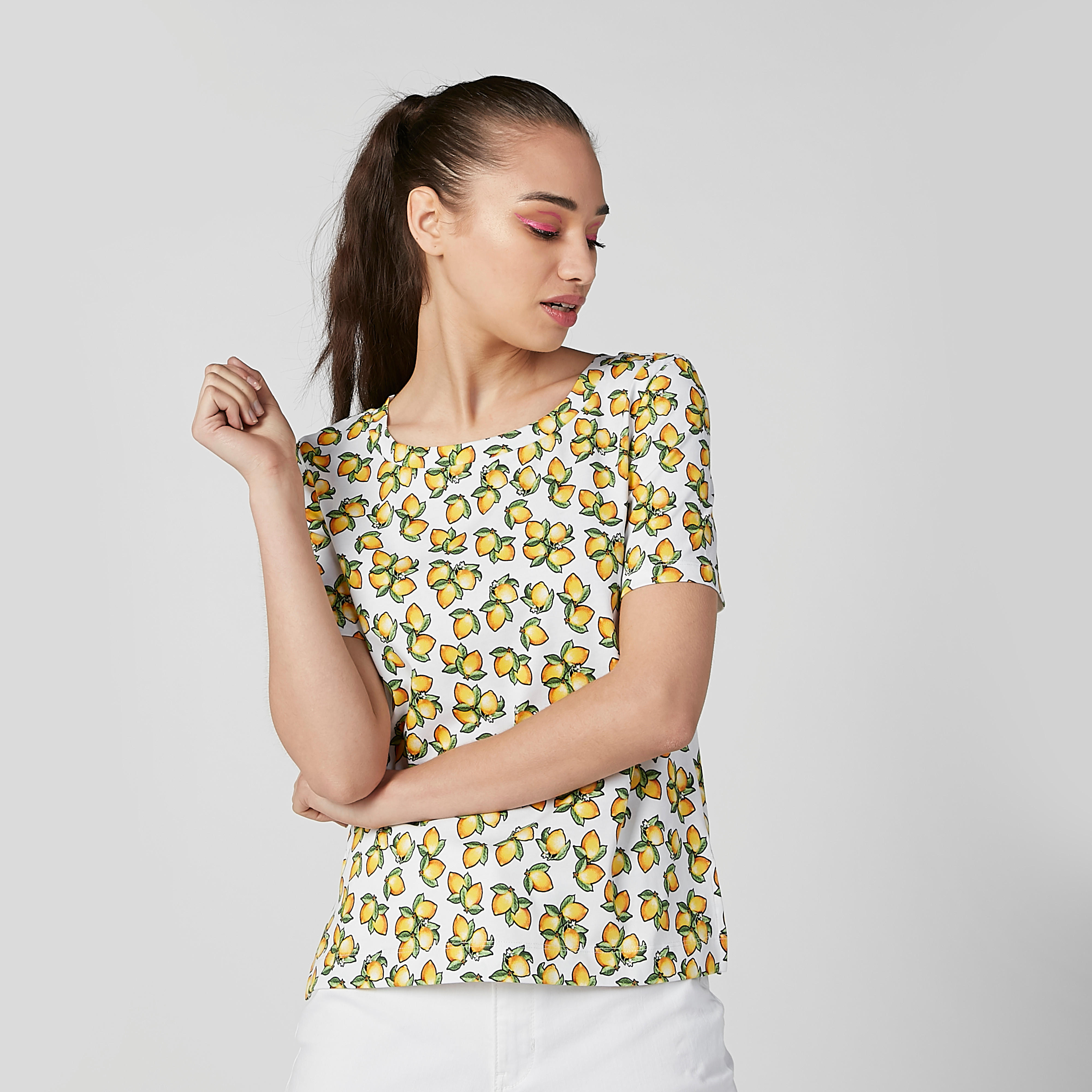 تيشيرت مستدام بقصّة سليم وياقة مستديرة وأكمام قصيرة وطبعات-women-clothing-tshirts-image-3