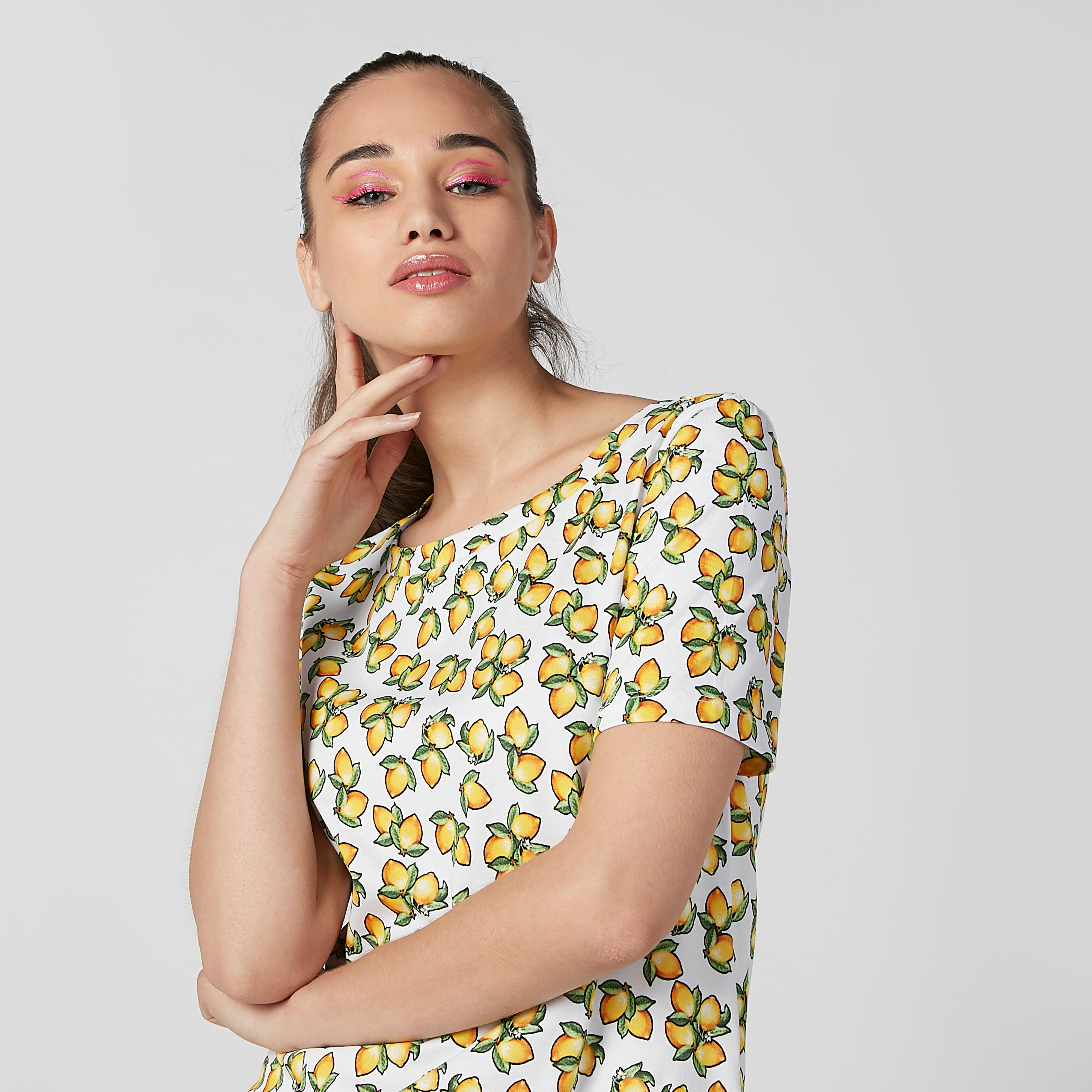 تيشيرت مستدام بقصّة سليم وياقة مستديرة وأكمام قصيرة وطبعات-women-clothing-tshirts-image-4