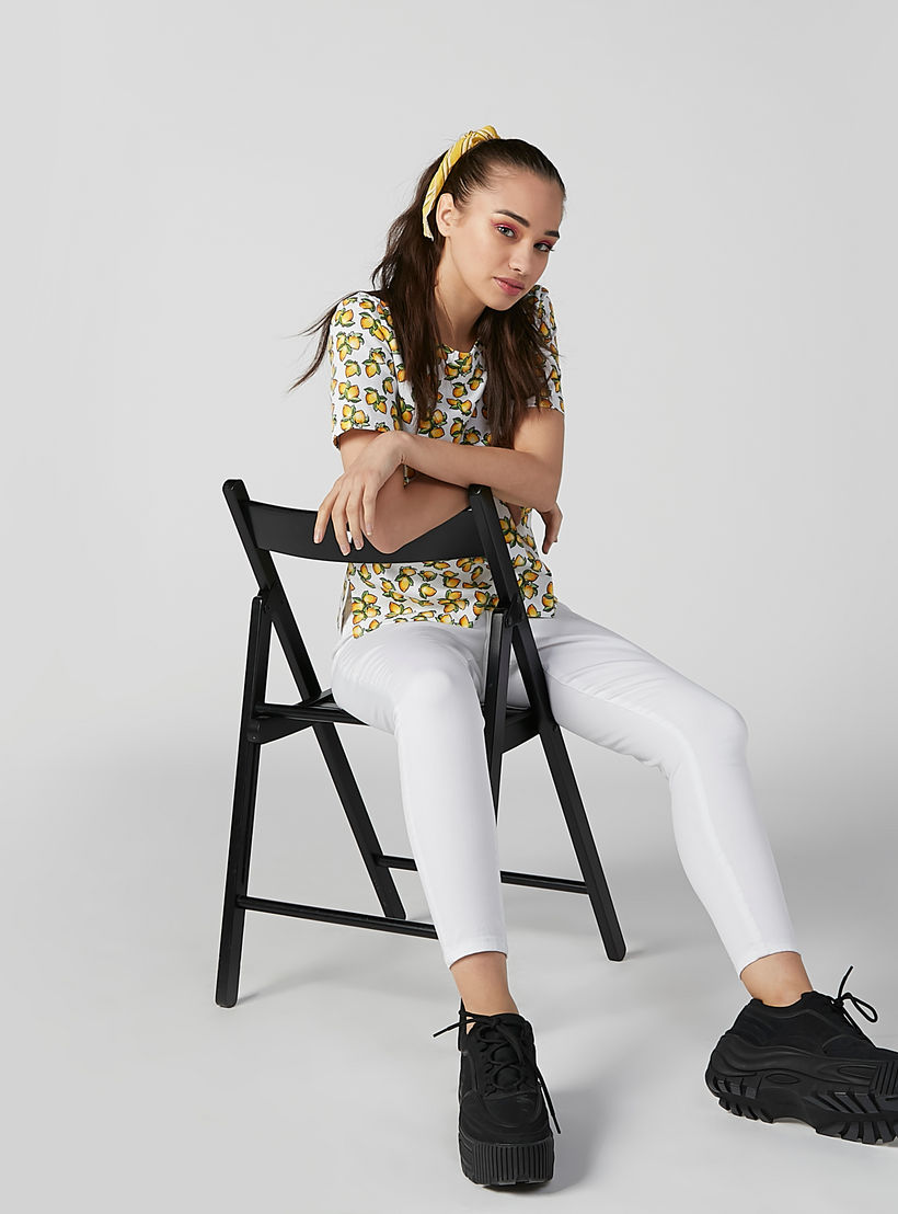 تيشيرت مستدام بقصّة سليم وياقة مستديرة وأكمام قصيرة وطبعات-women-clothing-tshirts-image-5