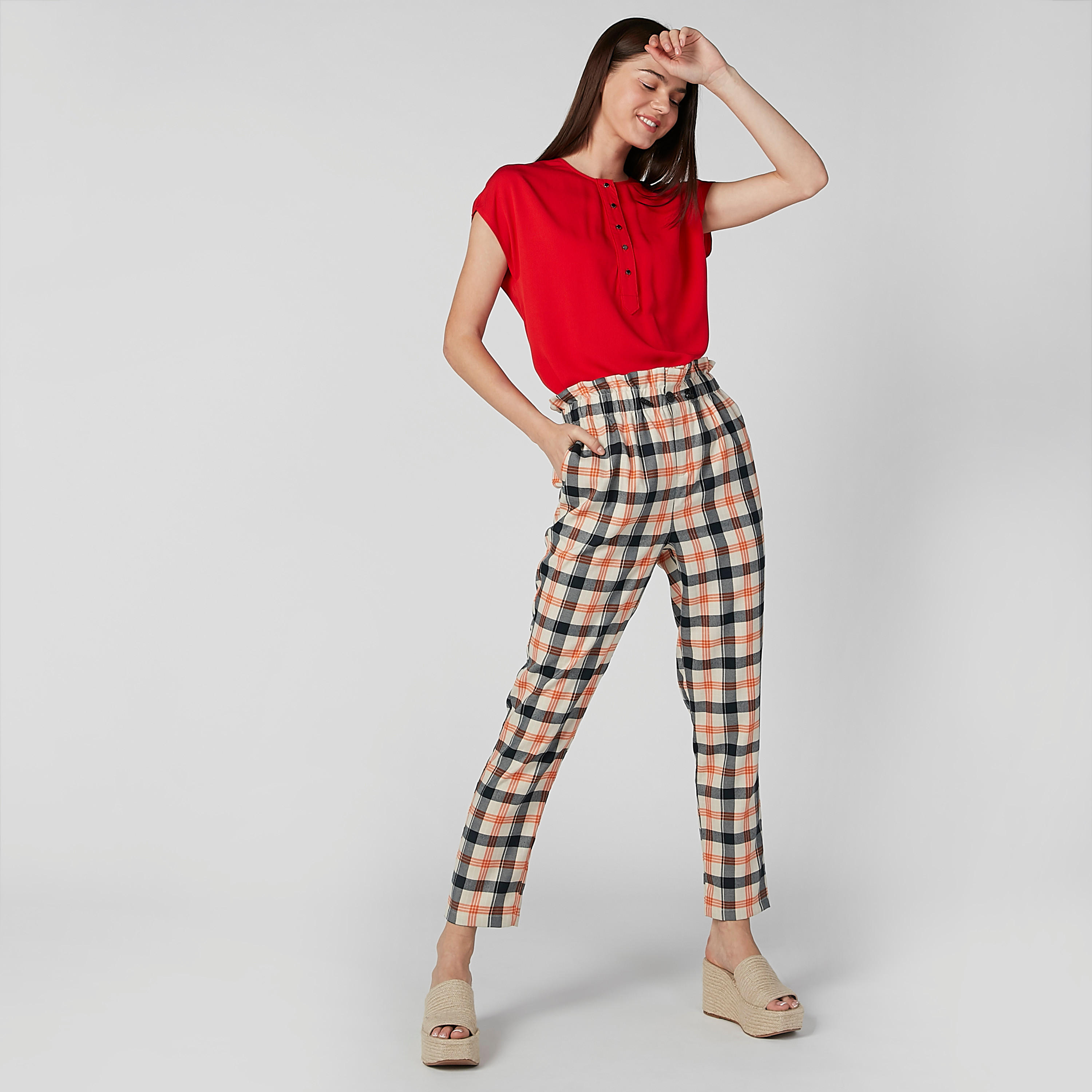 بلوزة مستدامة بقصّة سليم وياقة مستديرة وأكمام كاب-women-clothing-shirtsandblouses-blouses-image-4