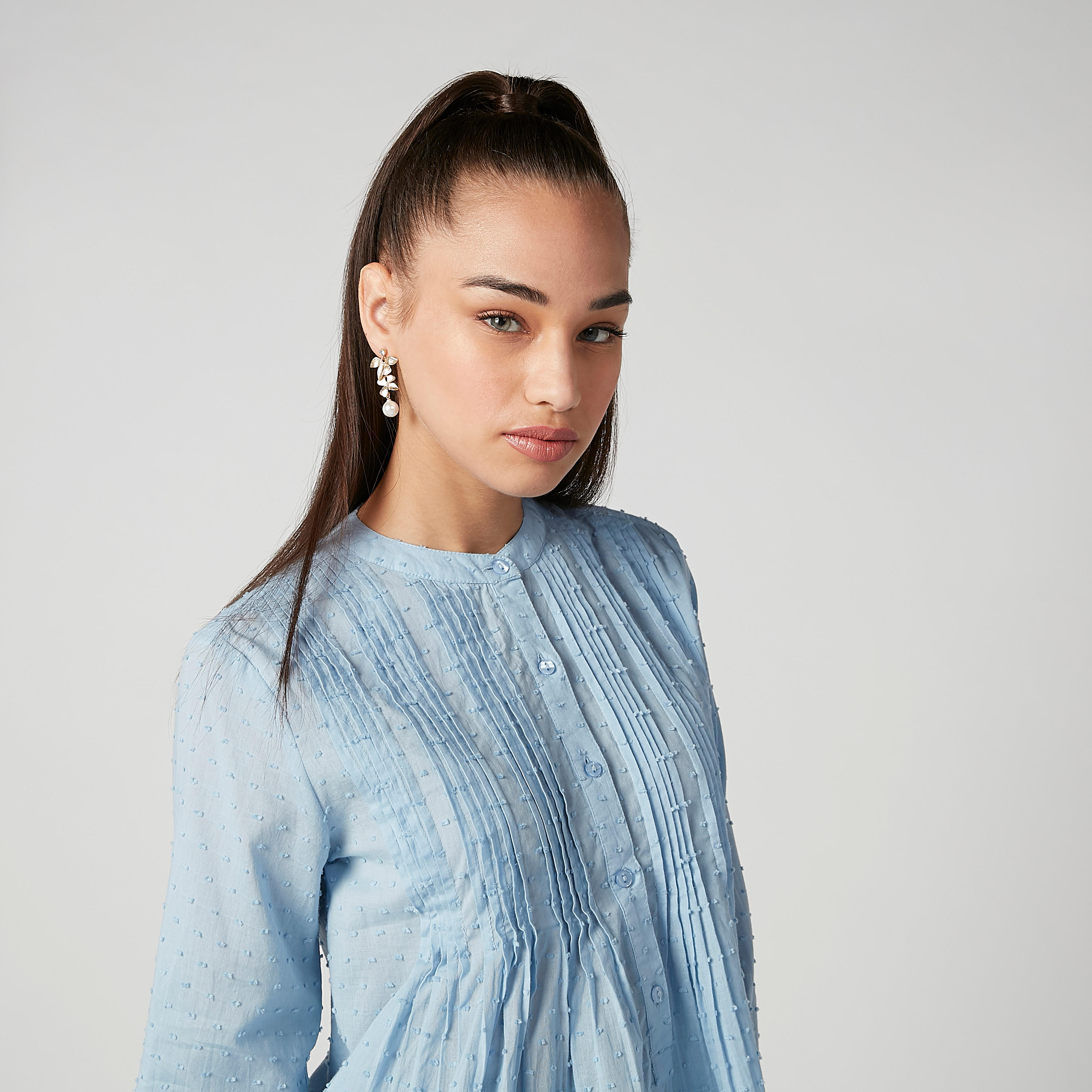 بلوزة مستدامة بارزة الملمس بياقة ماندارين وأكمام طويلة-women-clothing-shirtsandblouses-blouses-image-4