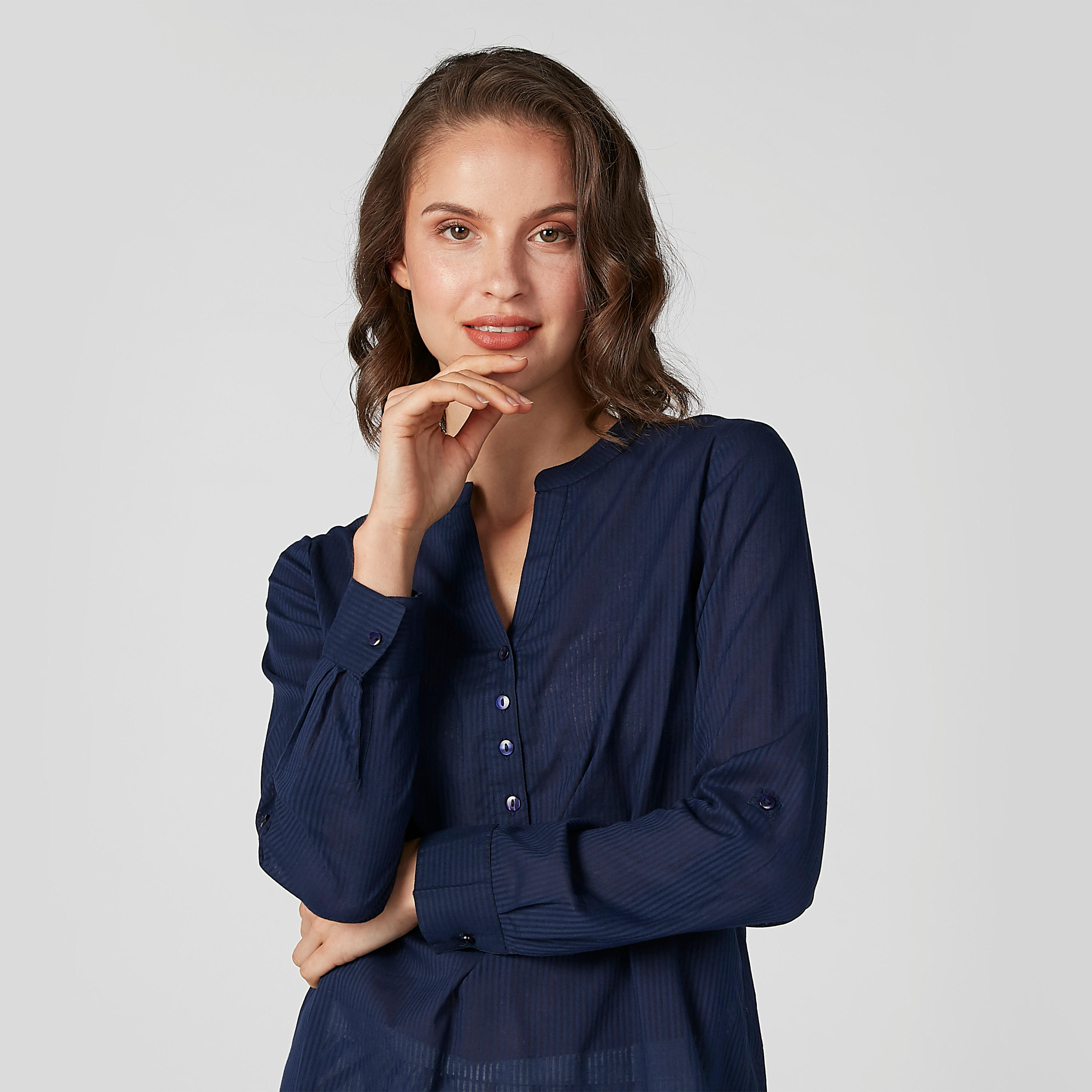 بلوزة مستدامة بارزة الملمس بياقة V وأكمام طويلة -women-clothing-shirtsandblouses-blouses-image-3