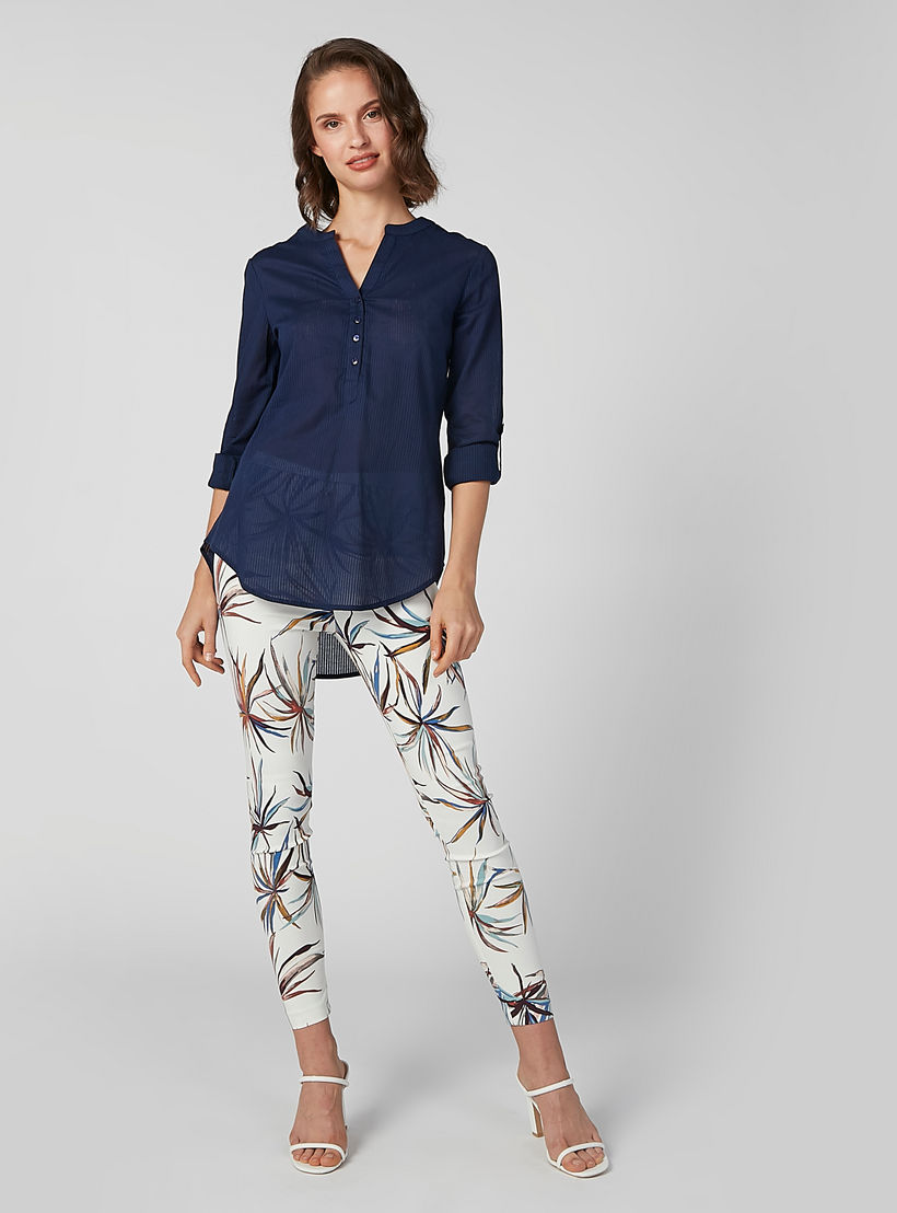 بلوزة مستدامة بارزة الملمس بياقة V وأكمام طويلة -women-clothing-shirtsandblouses-blouses-image-4