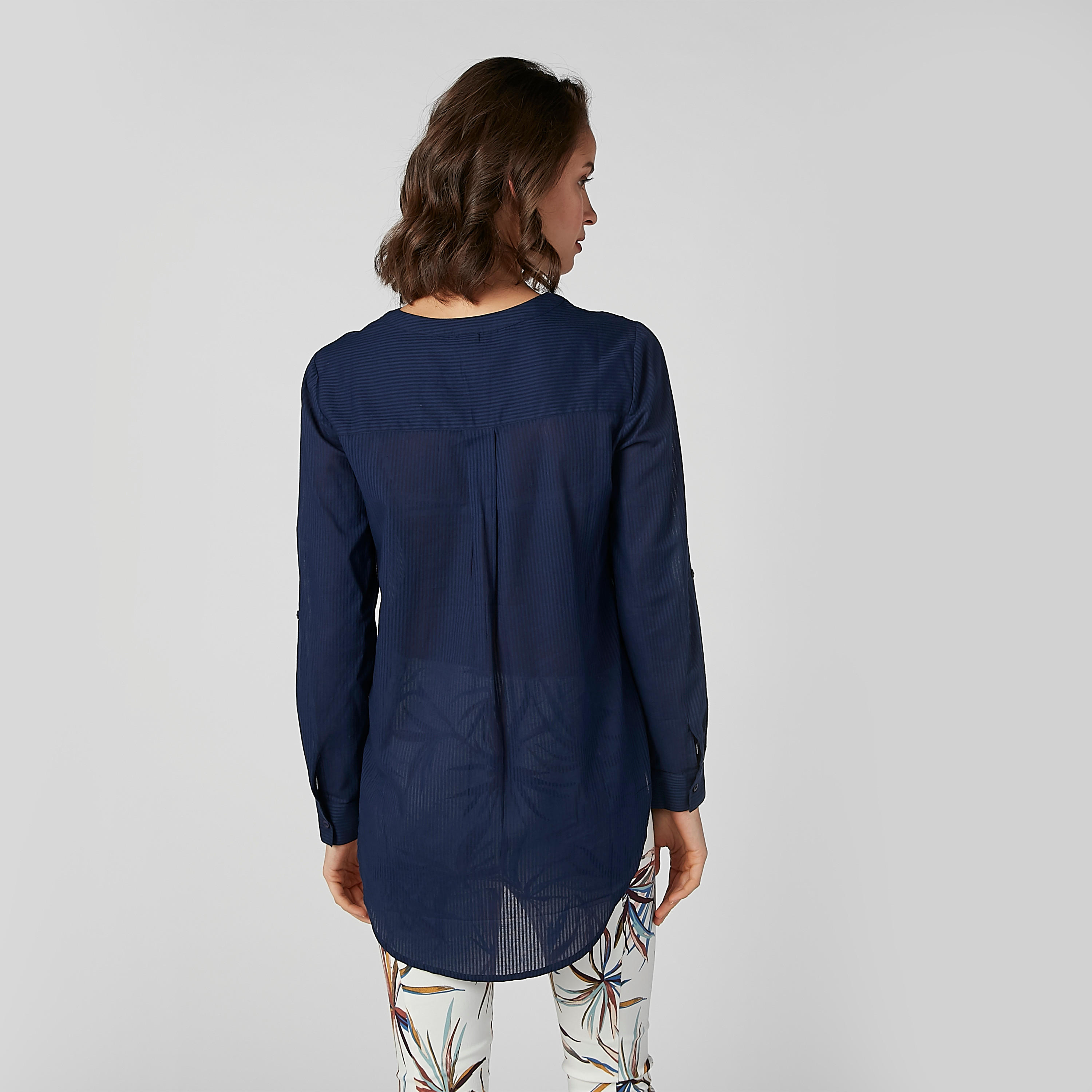 بلوزة مستدامة بارزة الملمس بياقة V وأكمام طويلة -women-clothing-shirtsandblouses-blouses-image-5