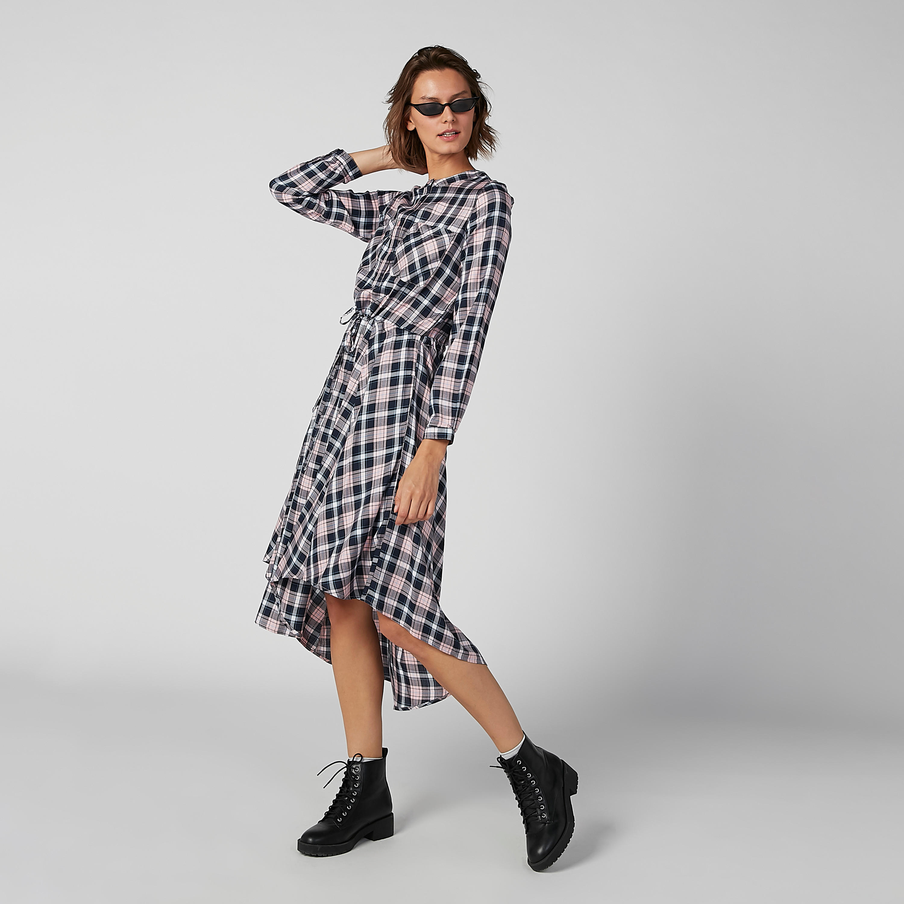 فستان كاروهات متوسط الطول بأكمام طويلة وحواف غير مستوية-women-clothing-dresses-image-1