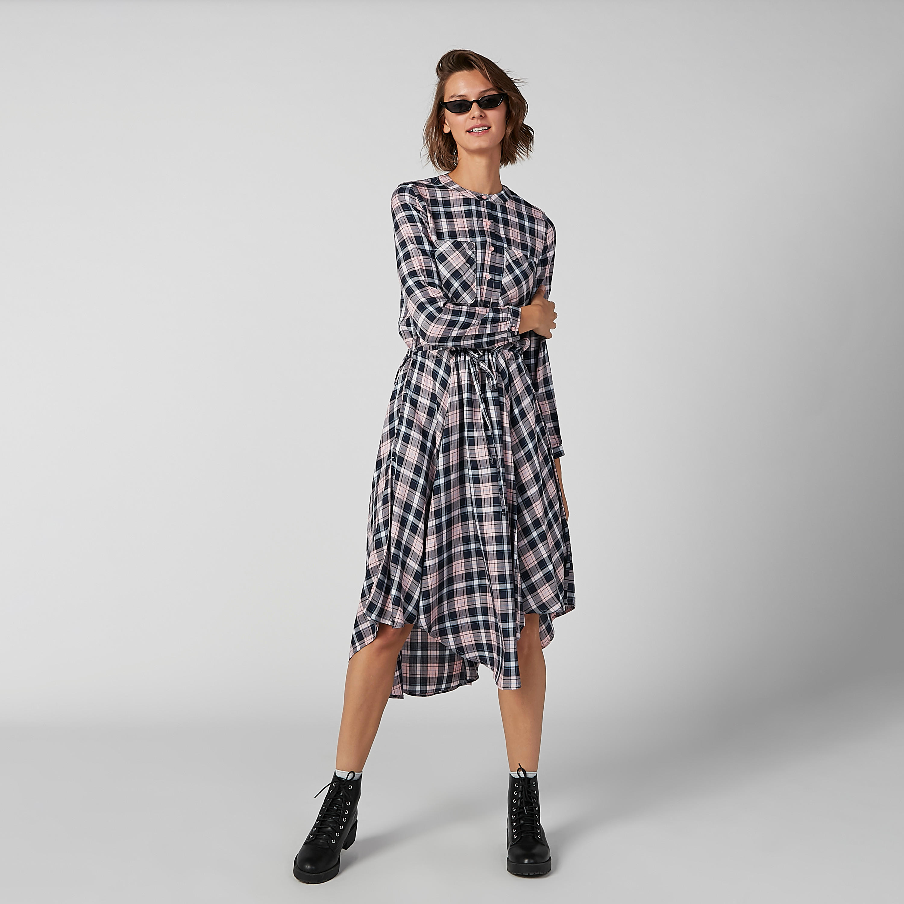 فستان كاروهات متوسط الطول بأكمام طويلة وحواف غير مستوية-women-clothing-dresses-image-3