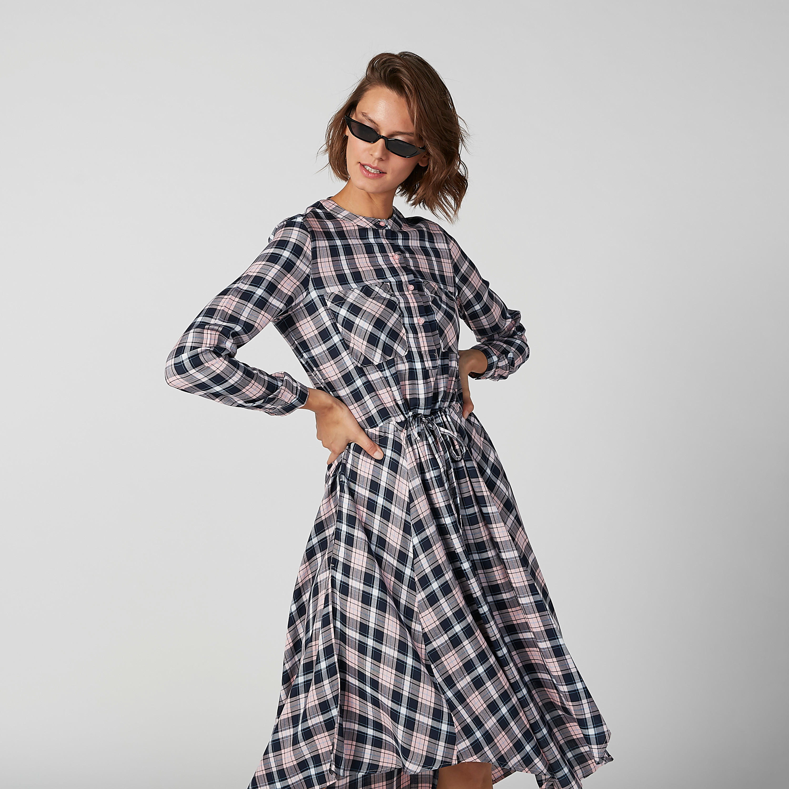 فستان كاروهات متوسط الطول بأكمام طويلة وحواف غير مستوية-women-clothing-dresses-image-4