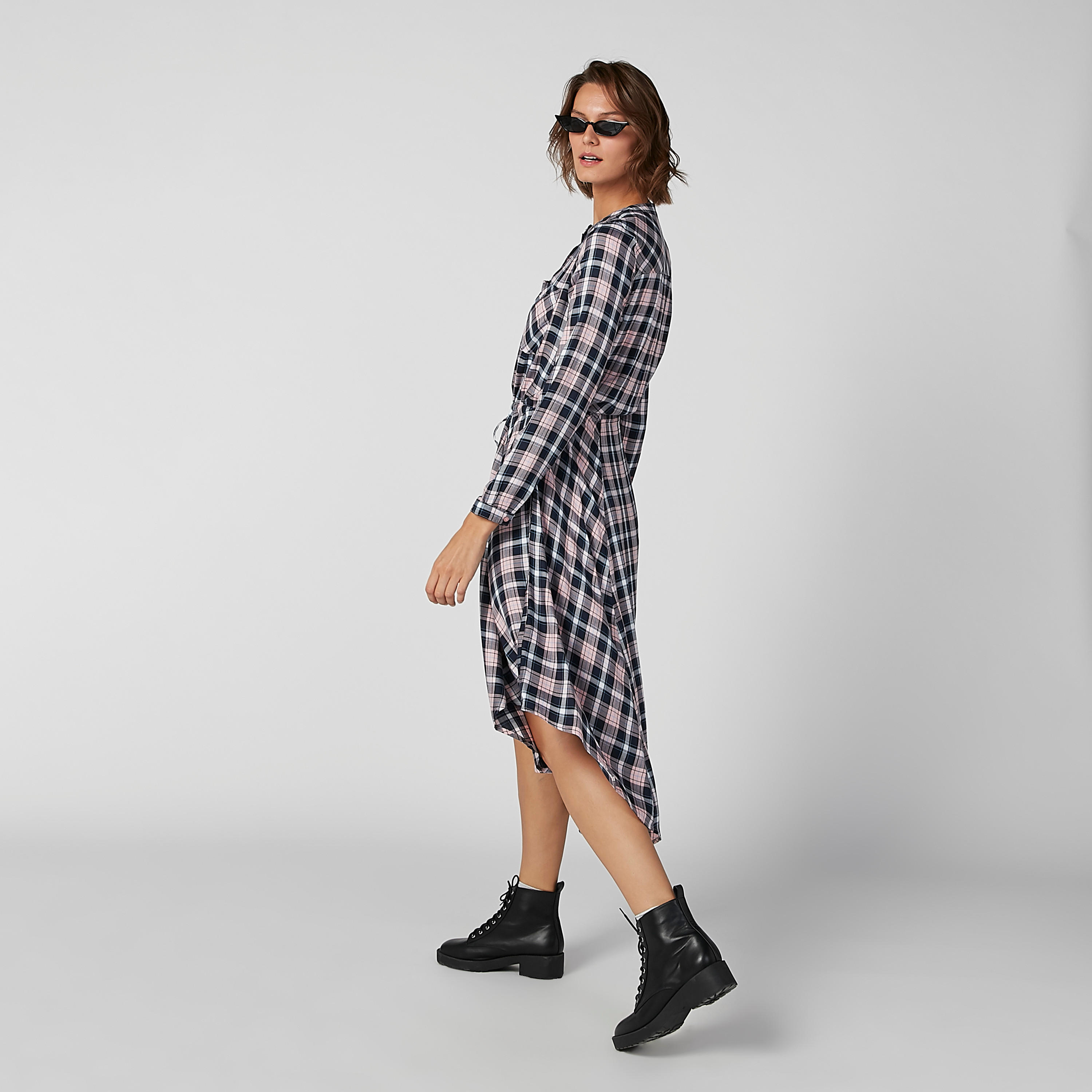فستان كاروهات متوسط الطول بأكمام طويلة وحواف غير مستوية-women-clothing-dresses-image-5