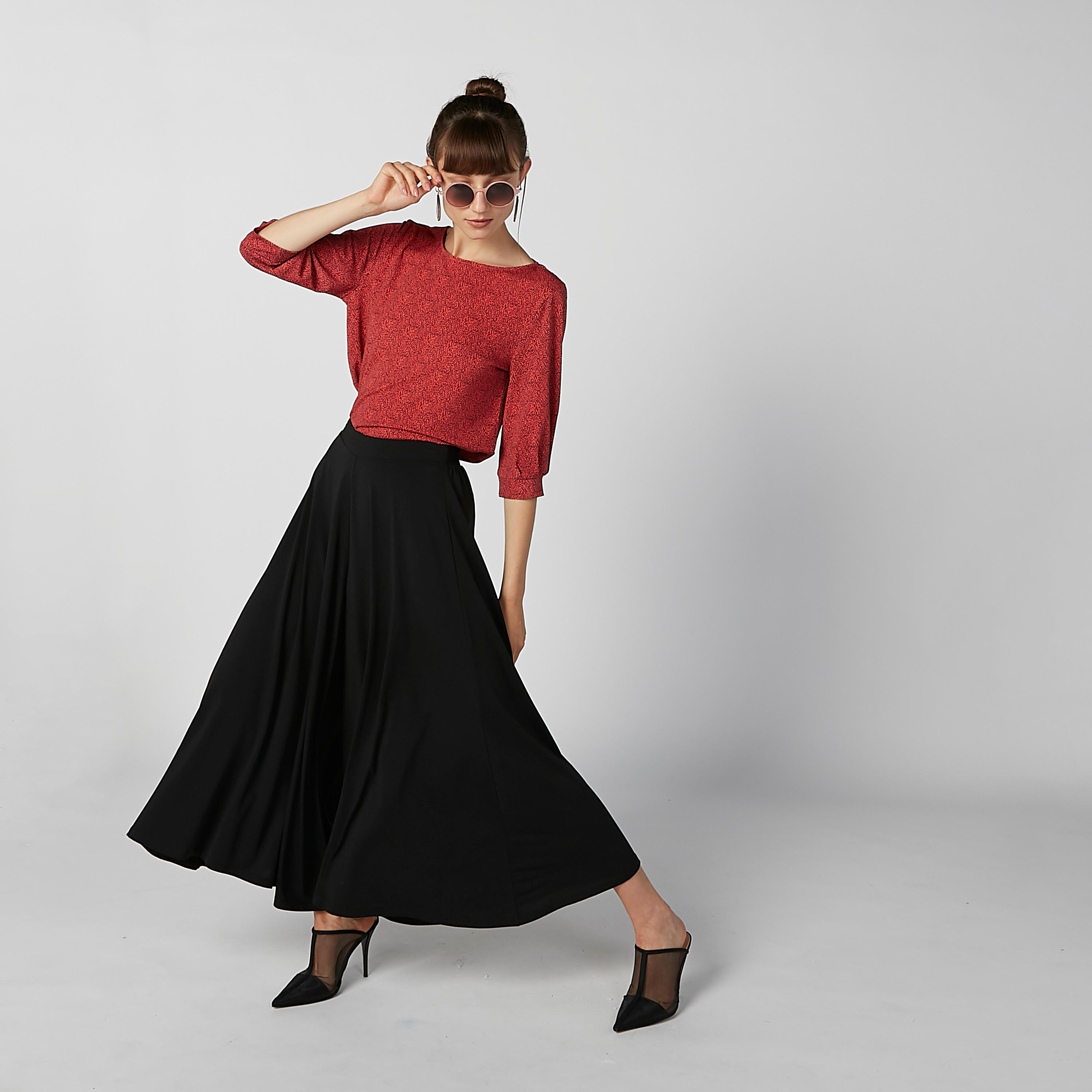 بلوزة سليم بياقة قارب وأكمام 3/4 وطبعات-women-clothing-shirtsandblouses-blouses-image-2