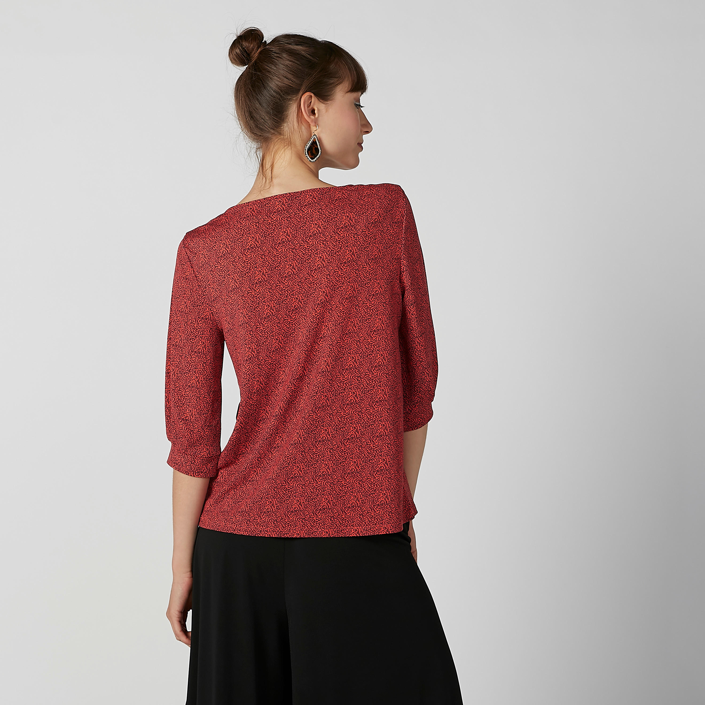 بلوزة سليم بياقة قارب وأكمام 3/4 وطبعات-women-clothing-shirtsandblouses-blouses-image-4