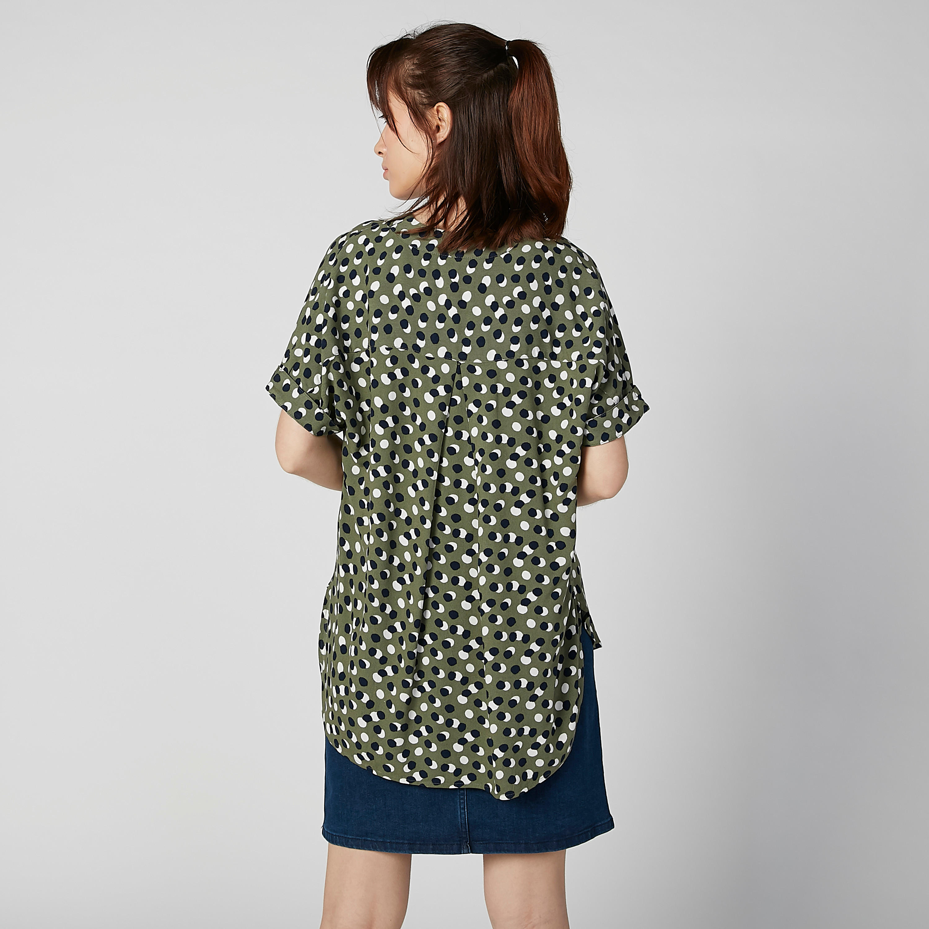بلوزة بياقة V وحوّاف غير مستوية وطبعات-women-clothing-shirtsandblouses-blouses-image-3