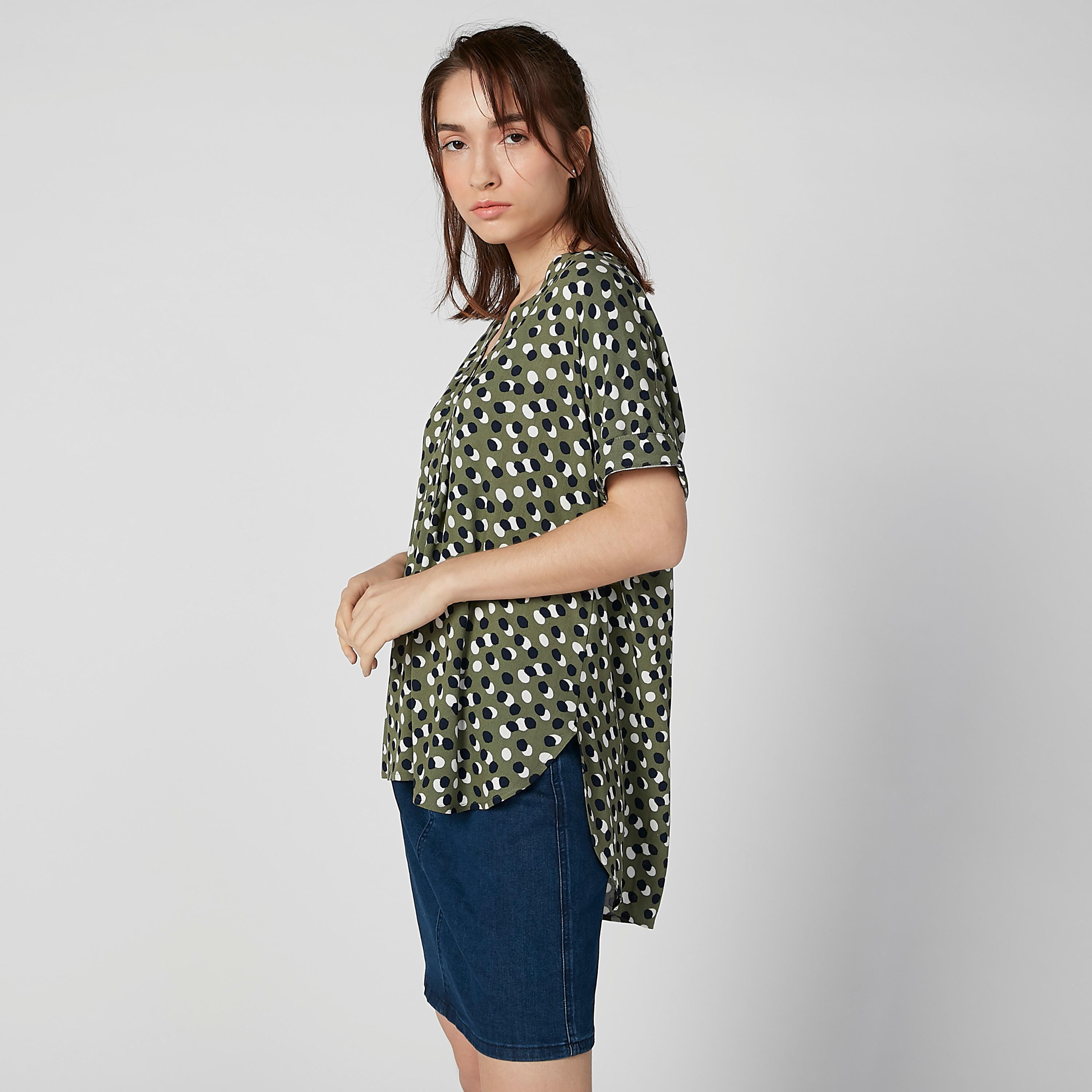 بلوزة بياقة V وحوّاف غير مستوية وطبعات-women-clothing-shirtsandblouses-blouses-image-4